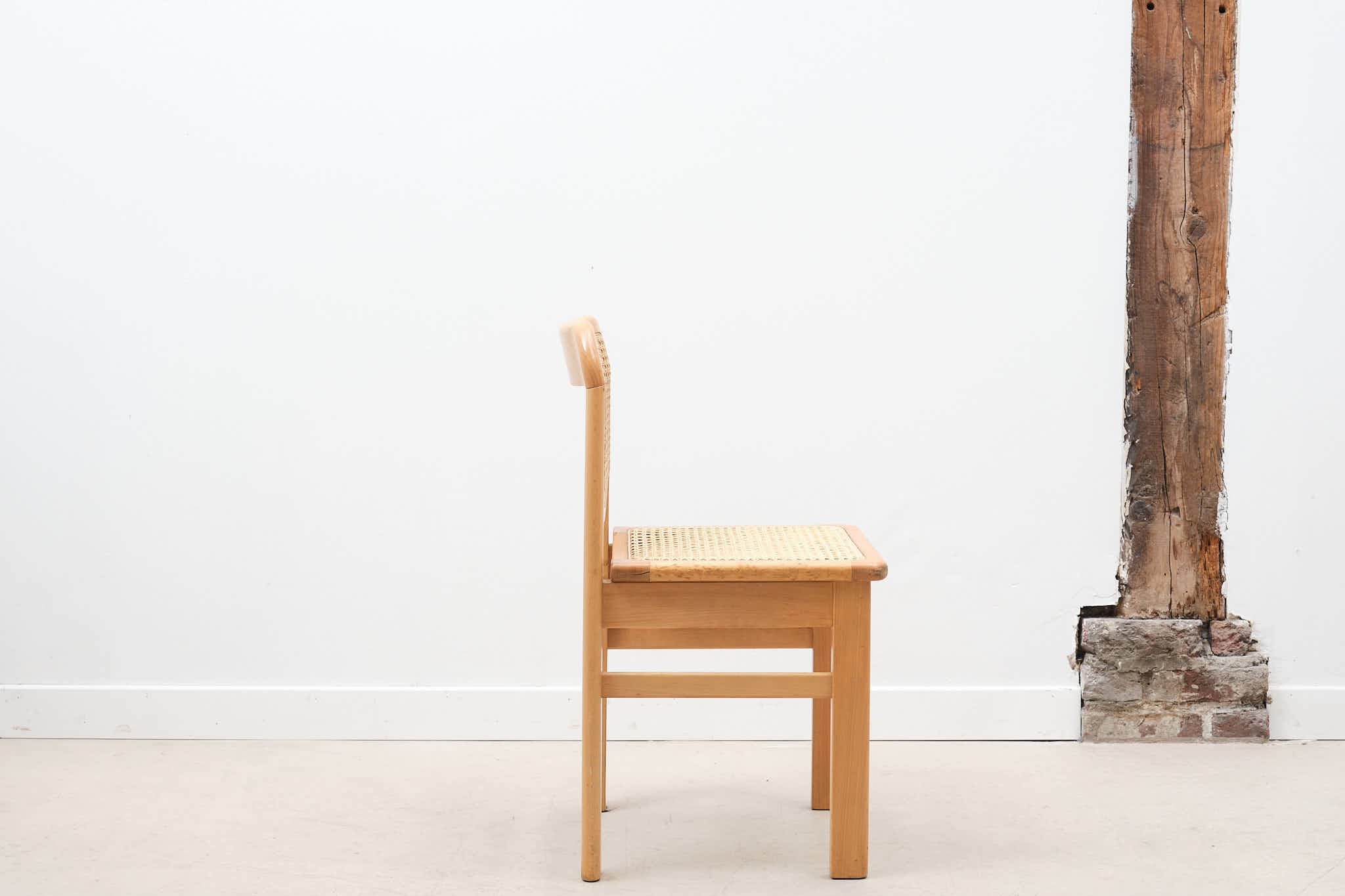 Chaise style scandinave cannage