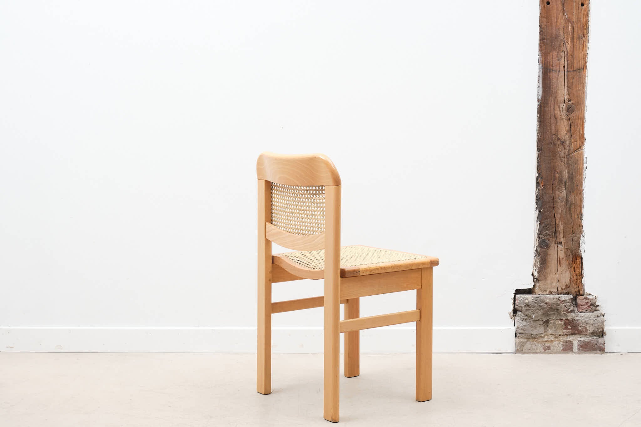 Chaise style scandinave cannage