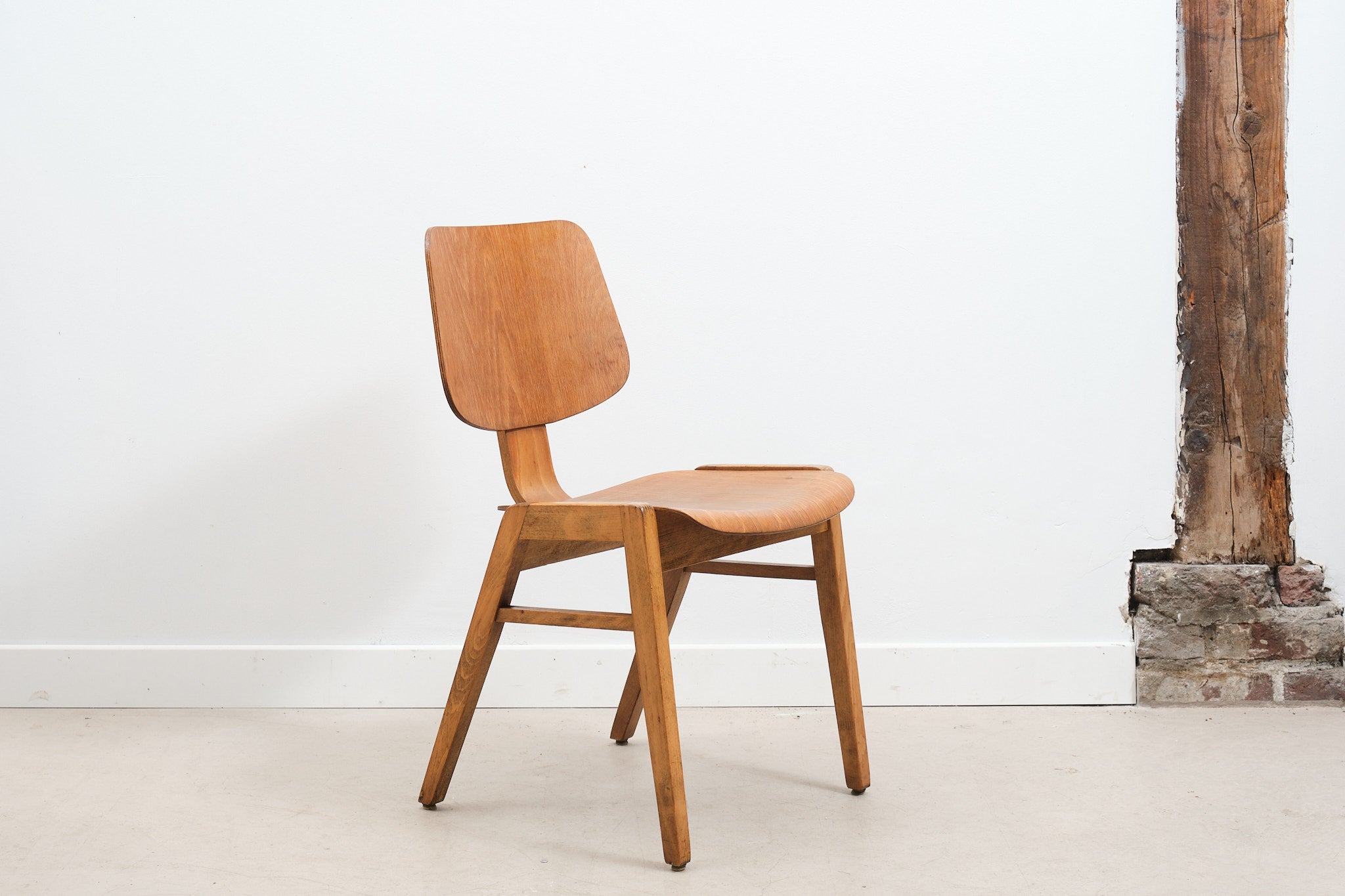 Chaise style Eames DCW