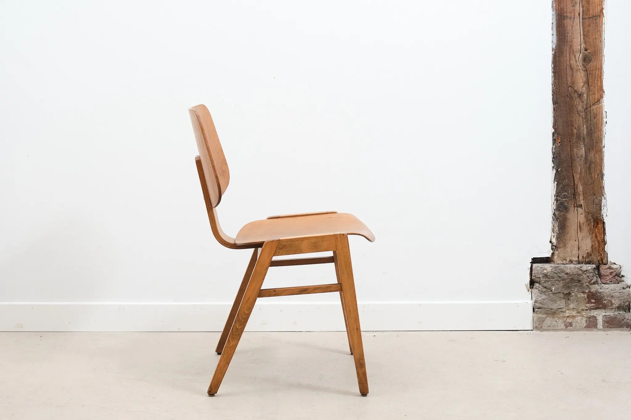 Chaise style Eames DCW Cartel de Belleville