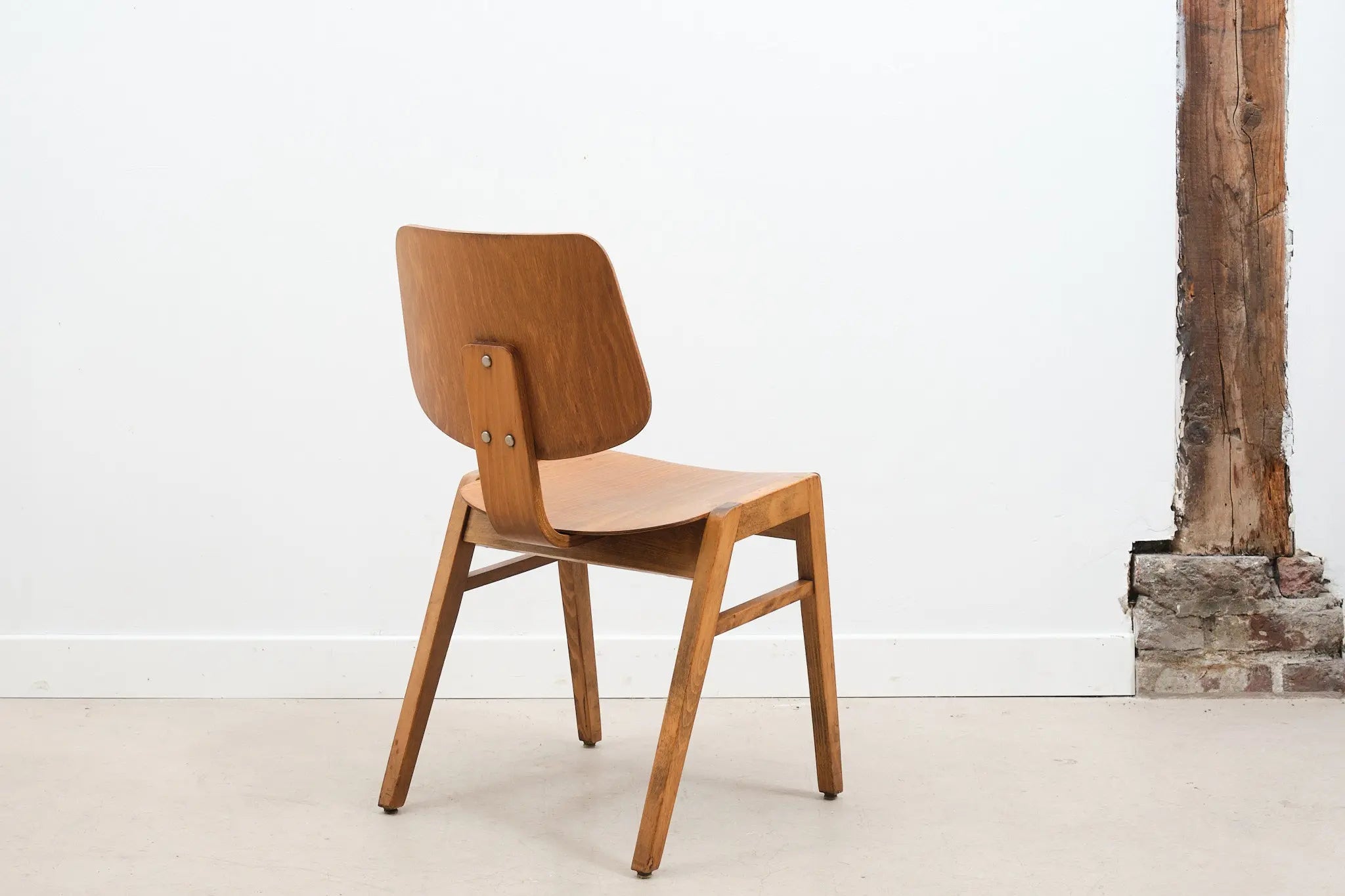 Chaise style Eames DCW Cartel de Belleville