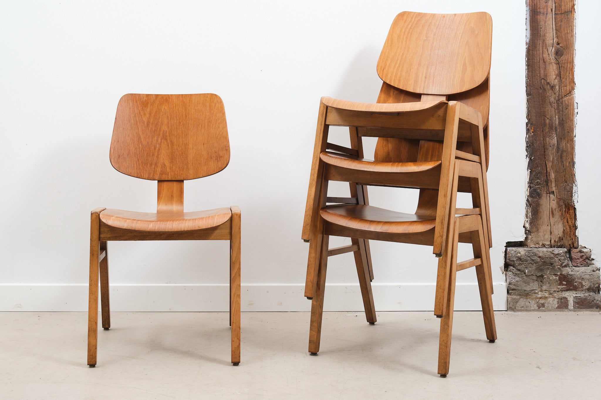 Chaise style Eames DCW