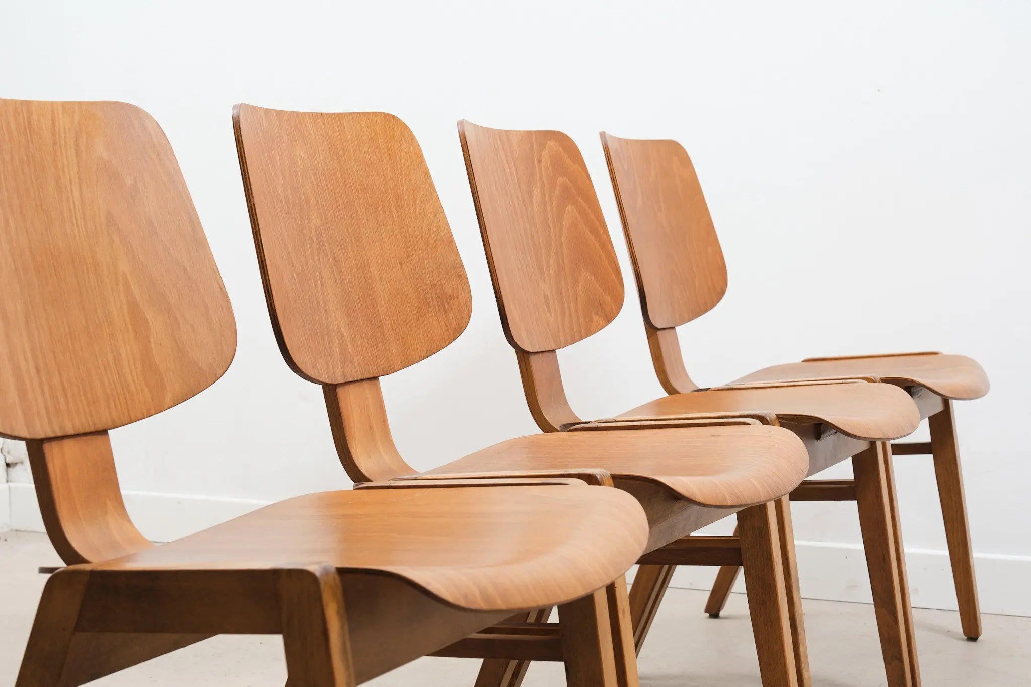 Chaise style Eames DCW Cartel de Belleville