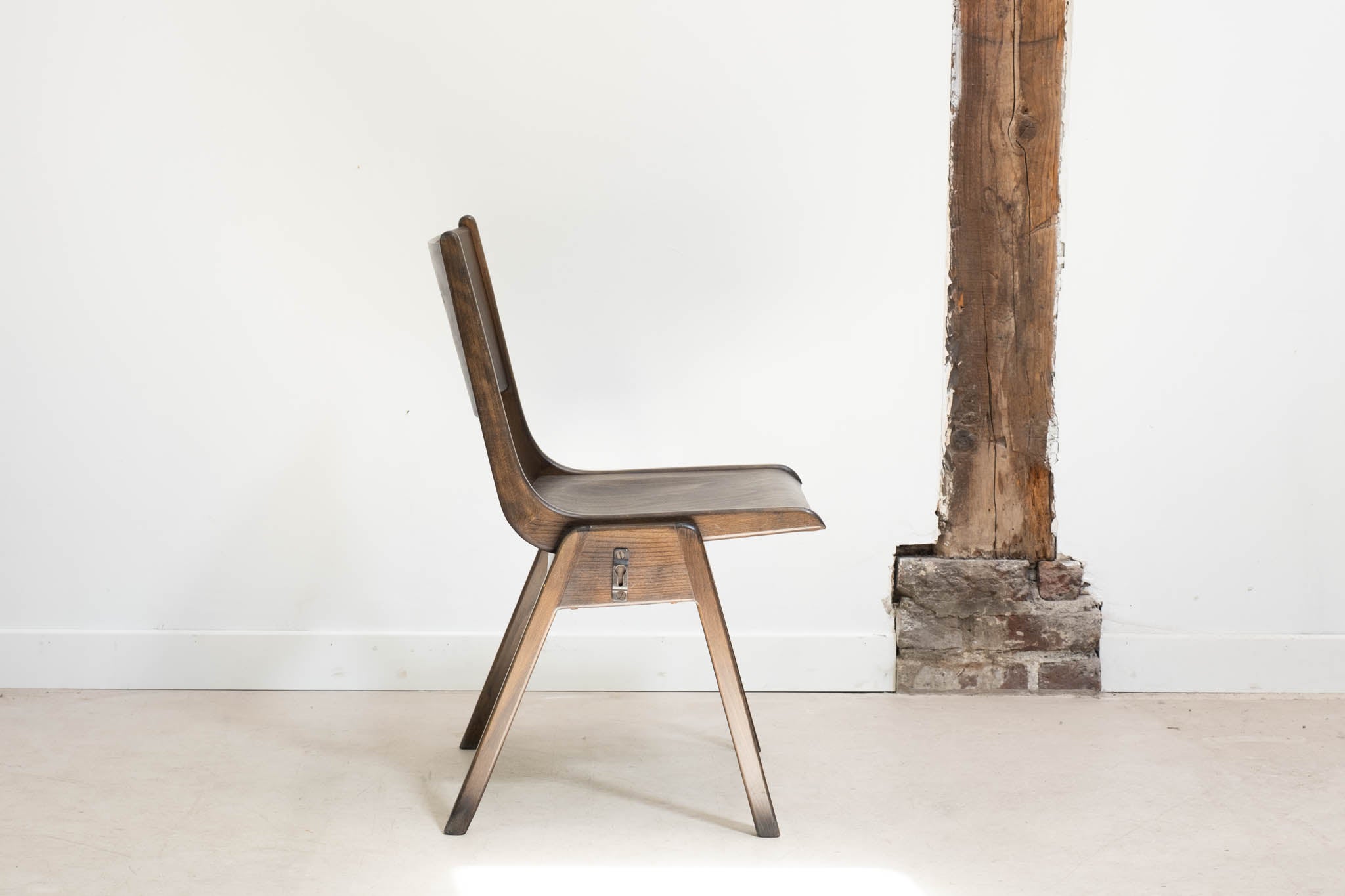 Chaise vintage Pagholz tout bois ébène Cartel de Belleville