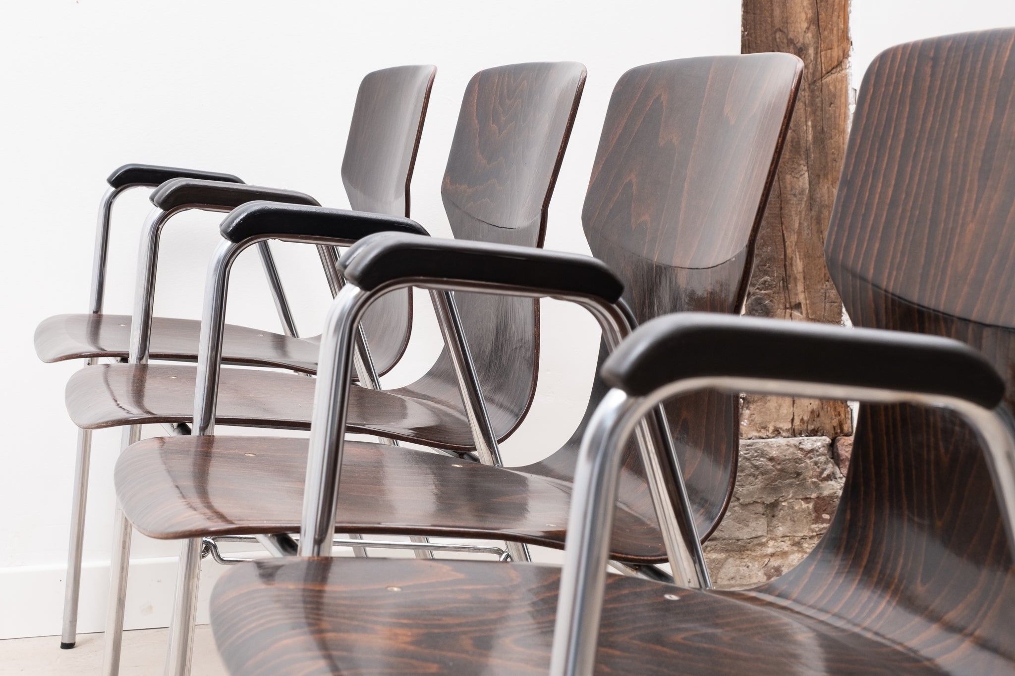 Chaises vintage Eromes Fourmi ébène et chrome Cartel de Belleville