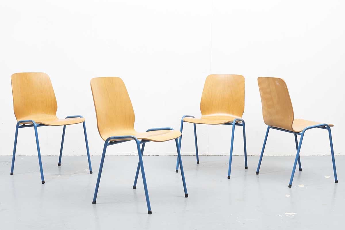 Chaise Presikhaaf Chêne / bleu - Cartel de Belleville mobilier vintage paris