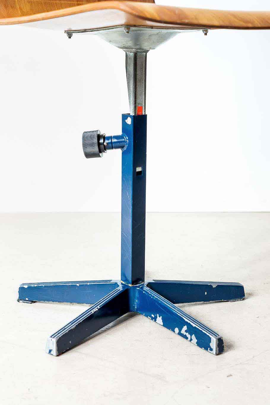 Chaise Galvanitas pied étoile bleu