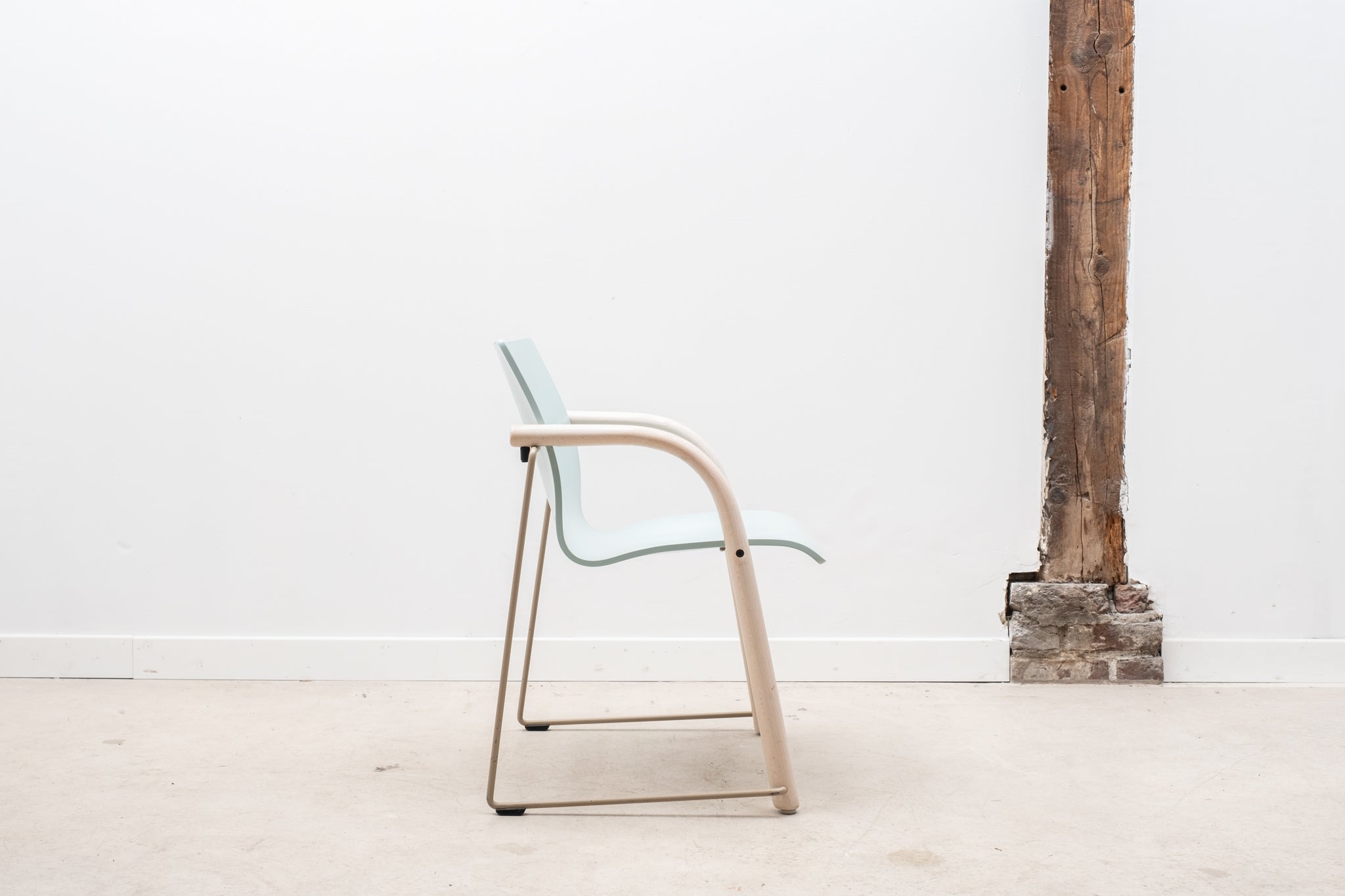 Fauteuil Thonet S320 bleu ciel et blanc