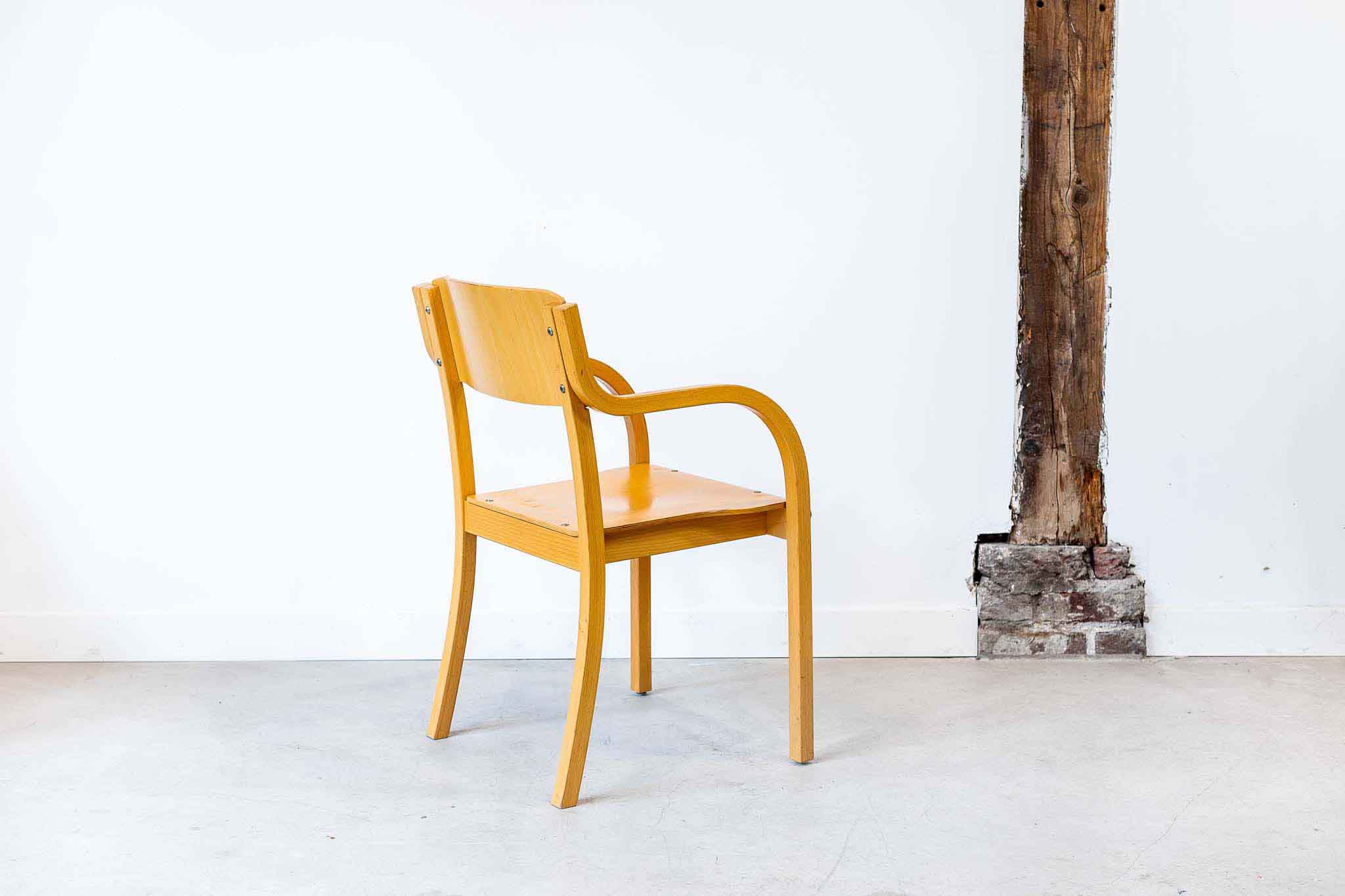 Chaise scandinave avec accoudoirs