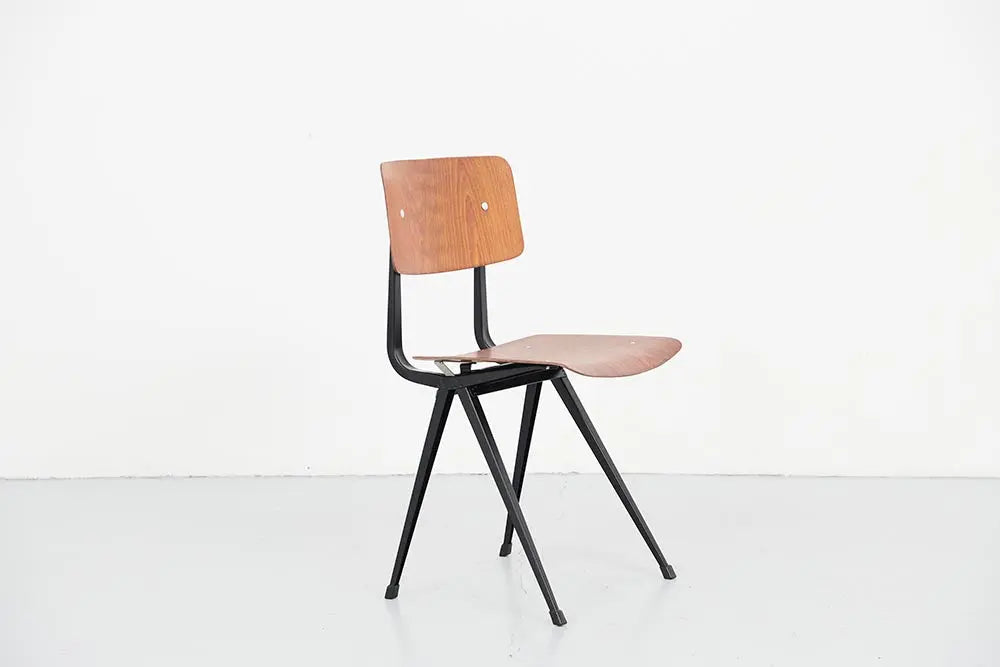 Chaise vintage Friso Kramer Result chêne et noir Cartel de Belleville