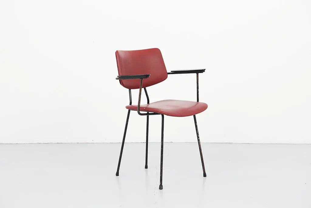Chaise Kembo simili cuir bordeaux avec accoudoirs Cartel de Belleville