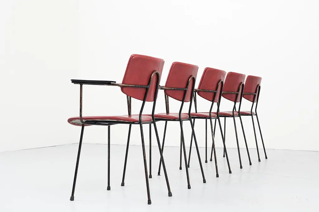 Chaise Kembo simili cuir bordeaux avec accoudoirs Cartel de Belleville