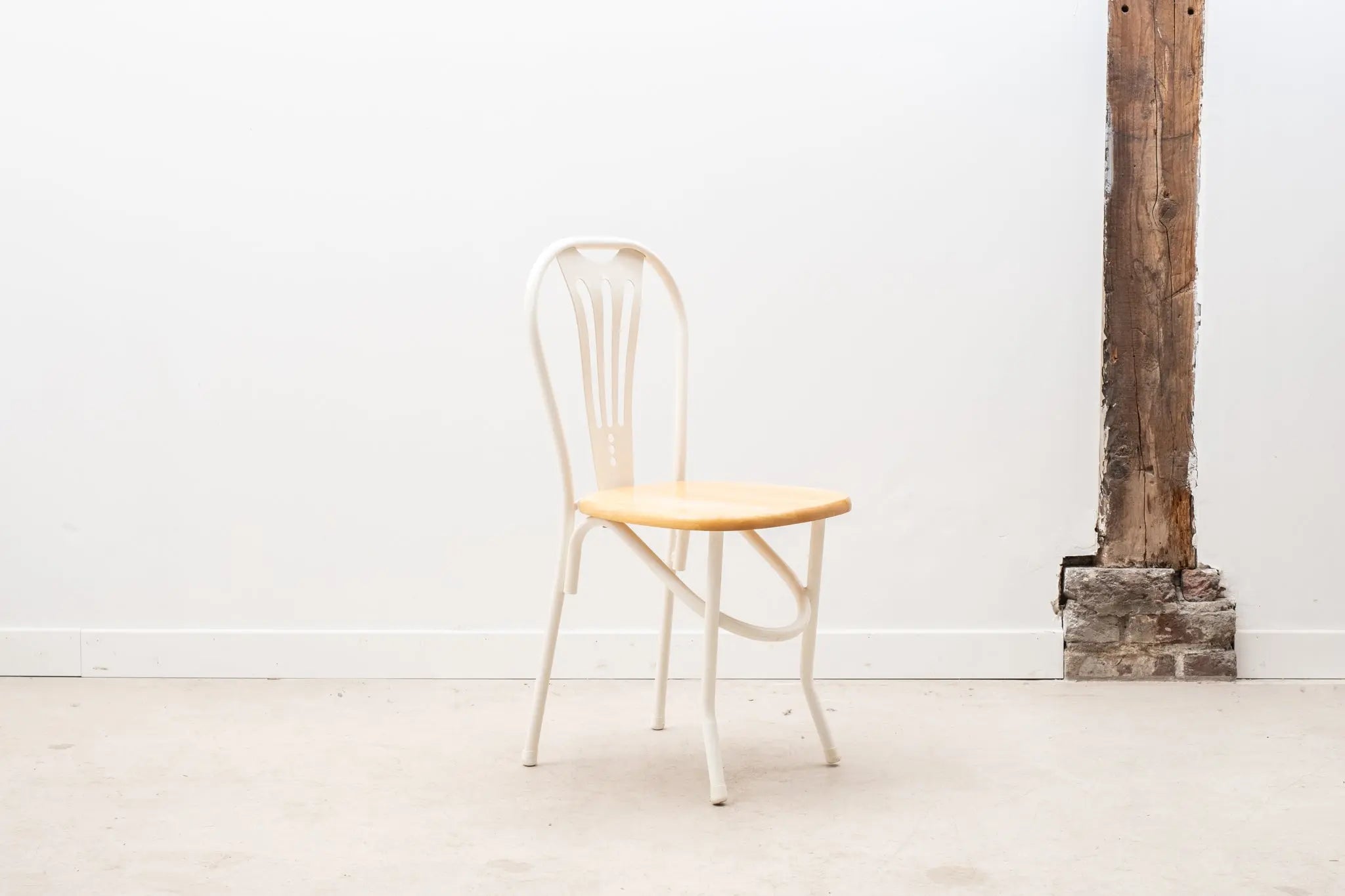 Chaise bistrot hêtre et blanc Cartel de Belleville