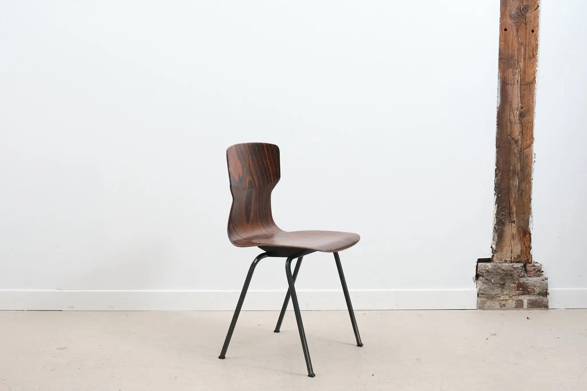 Chaise Eromes E5 ébène / gris Cartel de Belleville