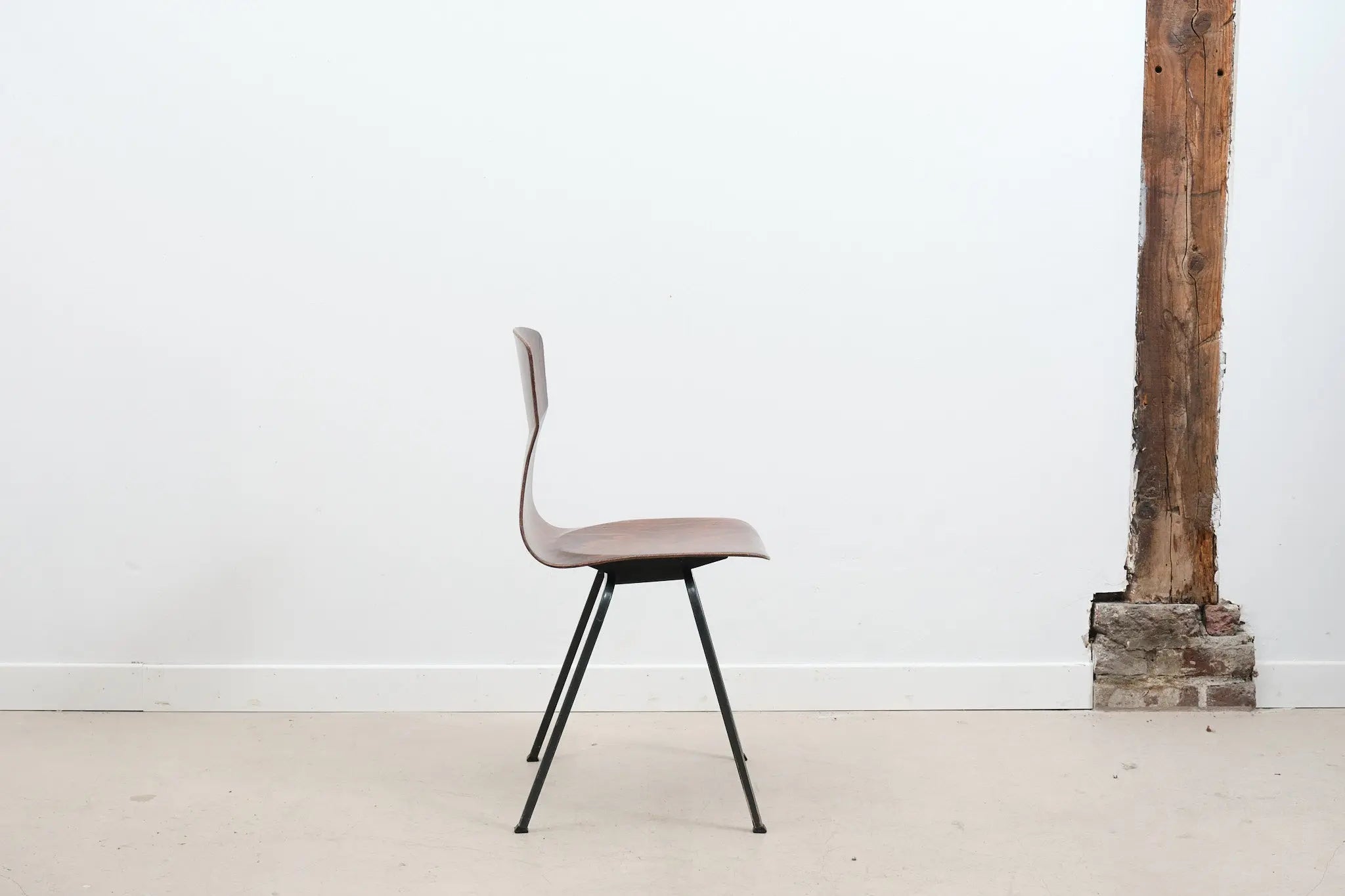 Chaise Eromes E5 ébène / gris Cartel de Belleville