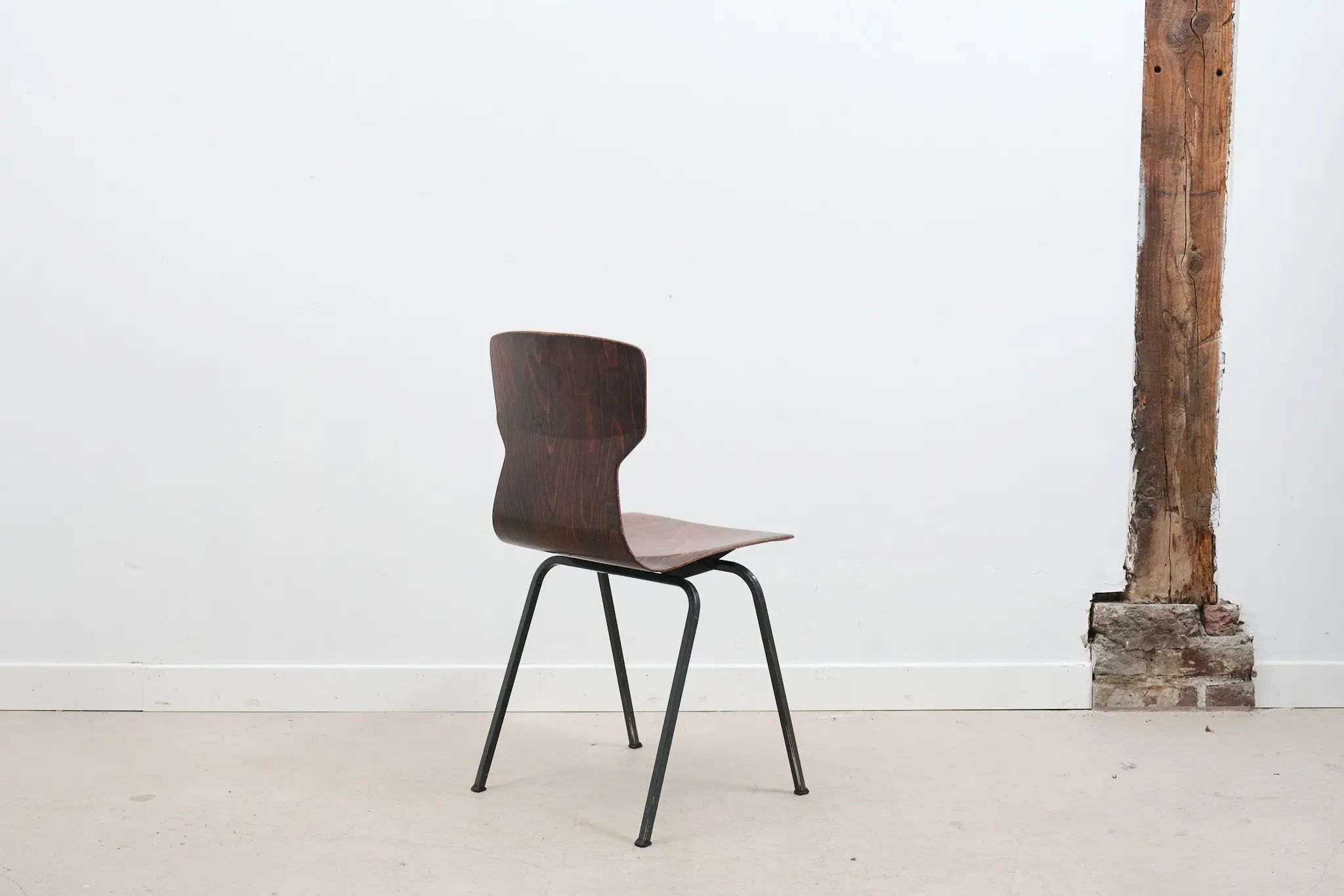 Chaise Eromes E5 ébène / gris Cartel de Belleville