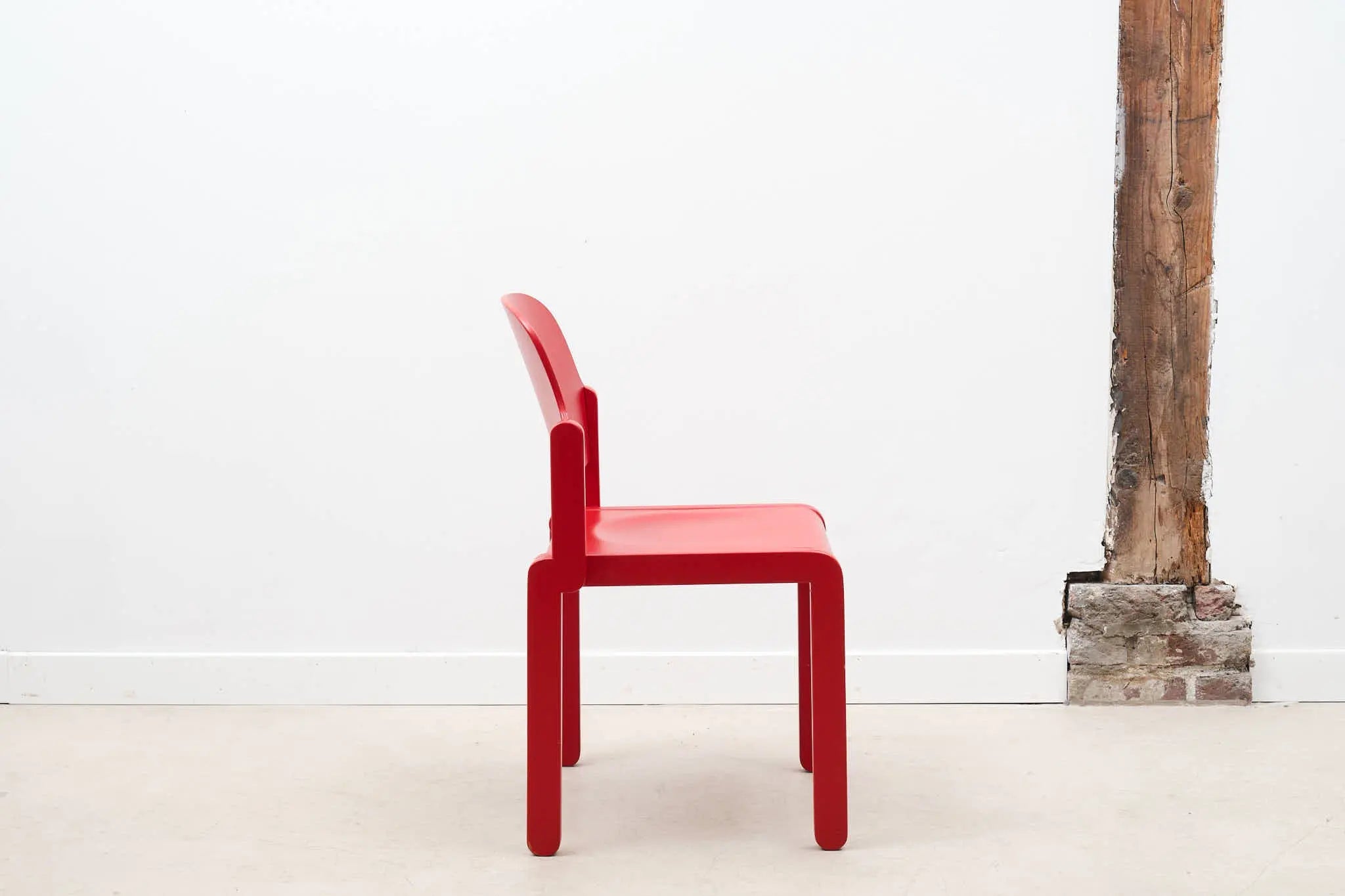 Chaise style scandinave rouge Cartel de Belleville
