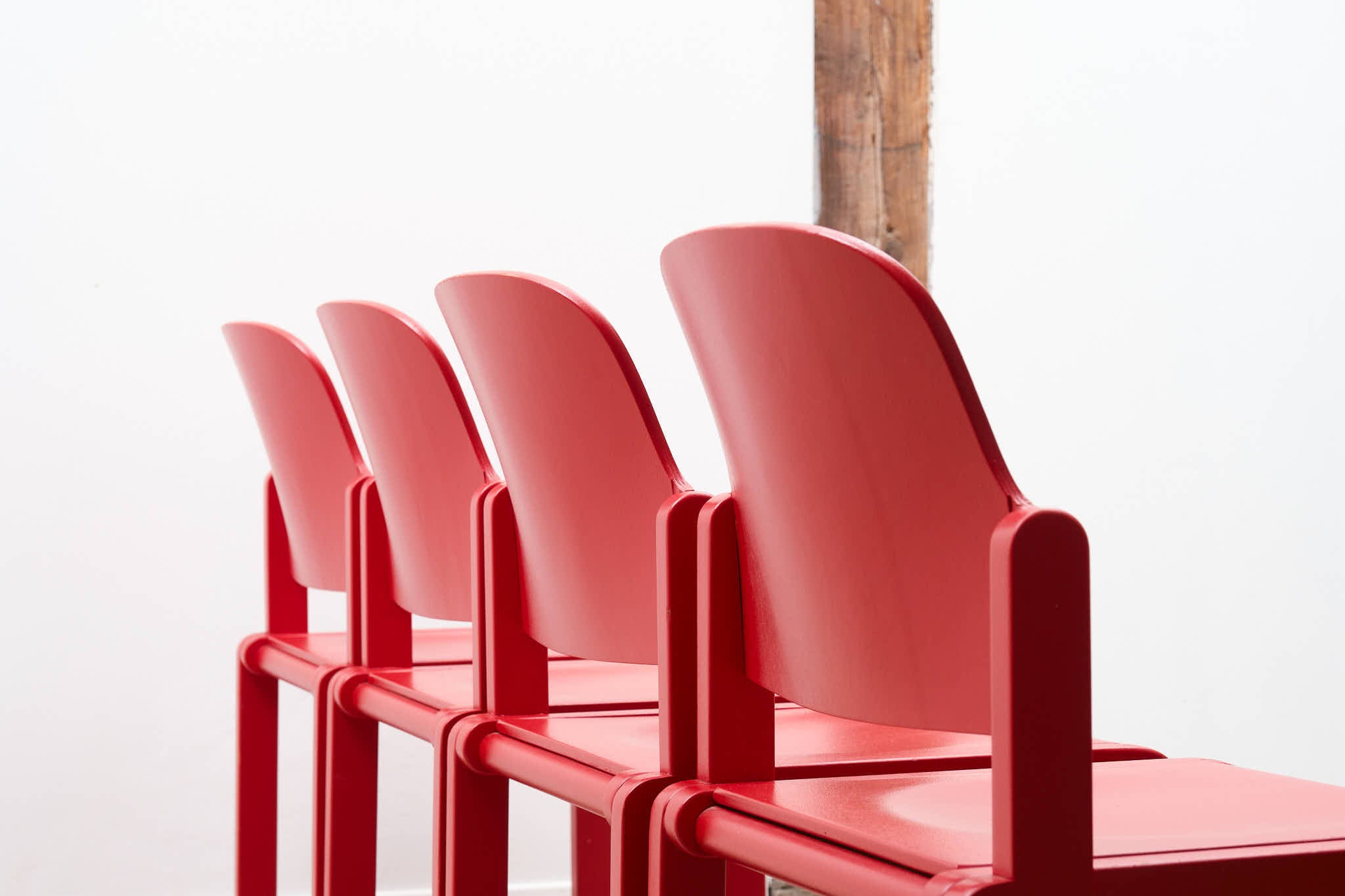 Chaise style scandinave rouge