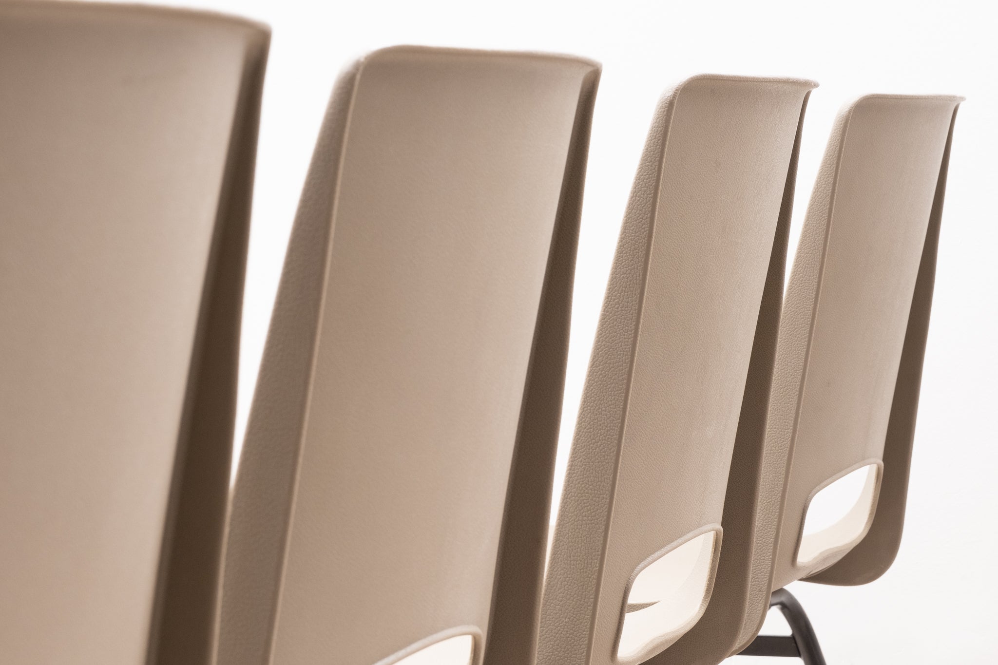 Chaise de terrasse en plastique gris et noir