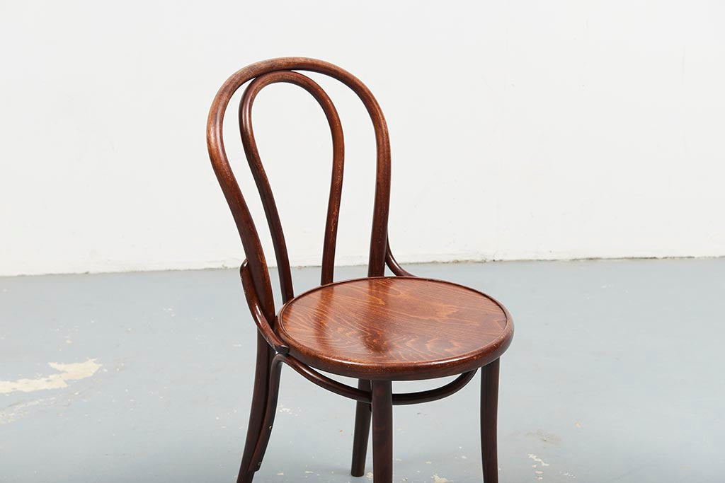 Chaise bistrot style Thonet n°18 chêne foncé Cartel de Belleville