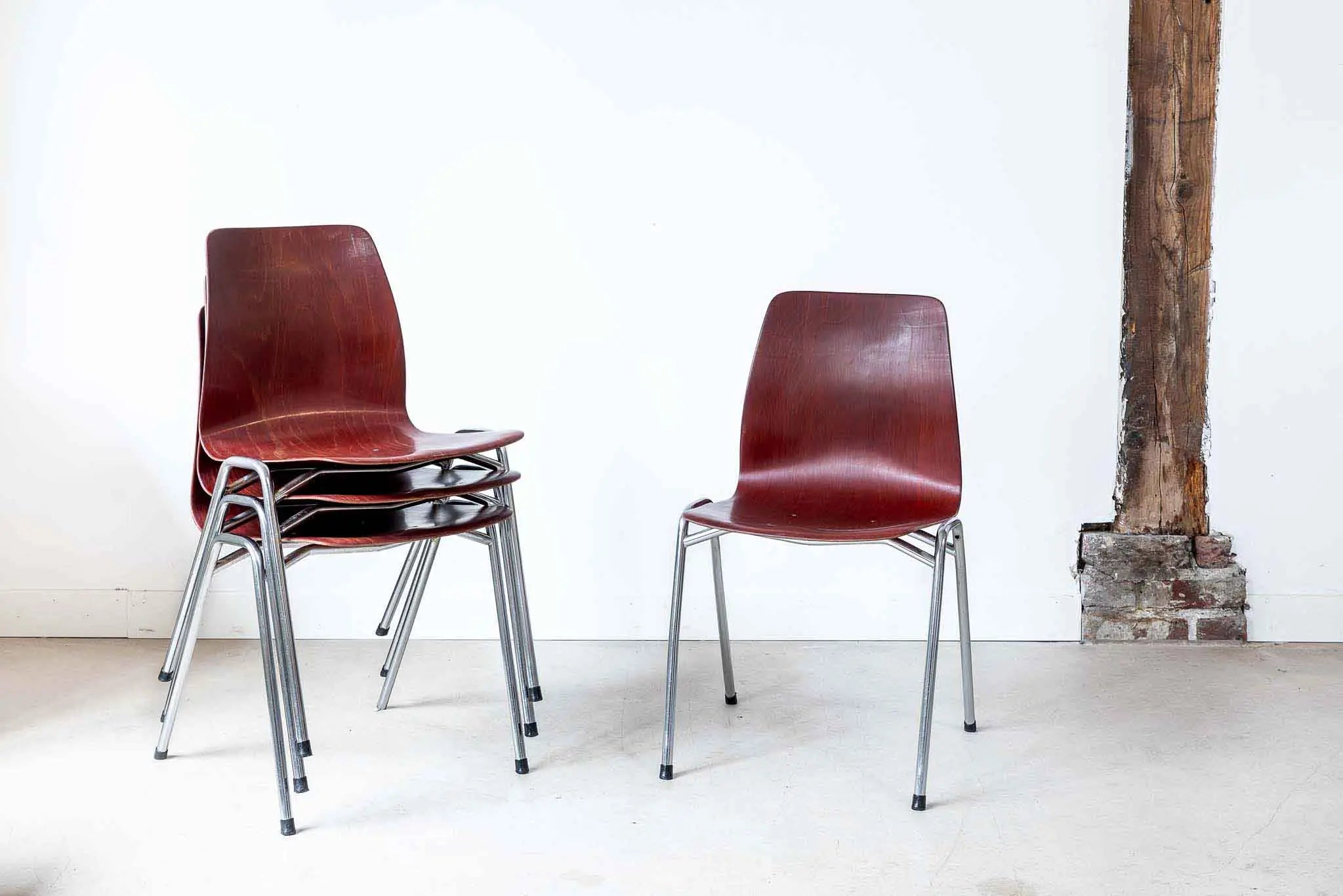 Chaise vintage Galvanitas S26 acajou et chrome Cartel de Belleville