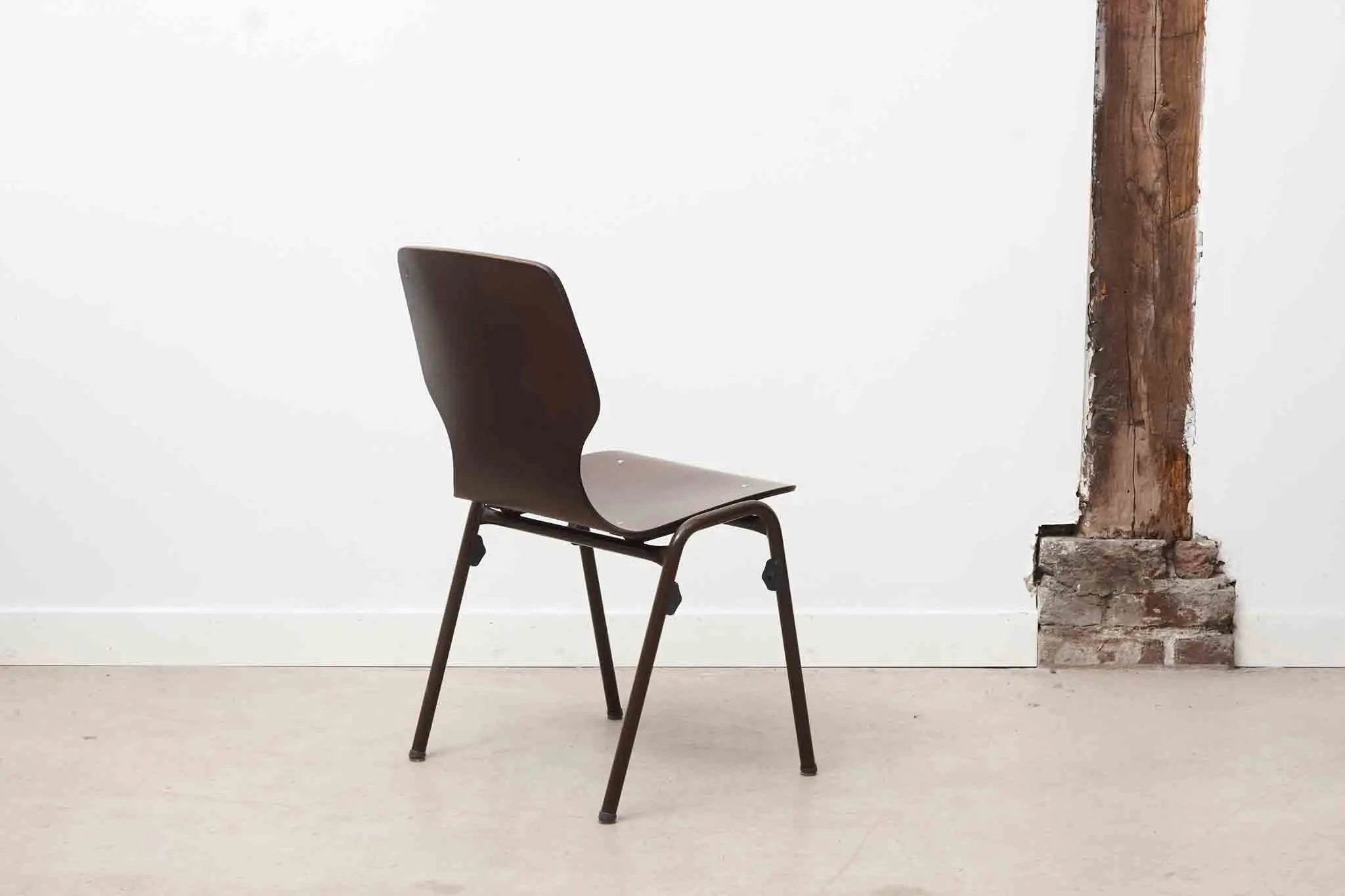 Chaise bistrot échancrée chêne et marron Cartel de Belleville