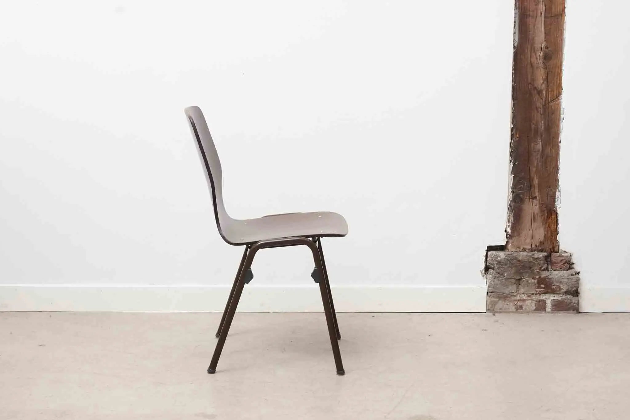Chaise bistrot échancrée chêne et marron Cartel de Belleville