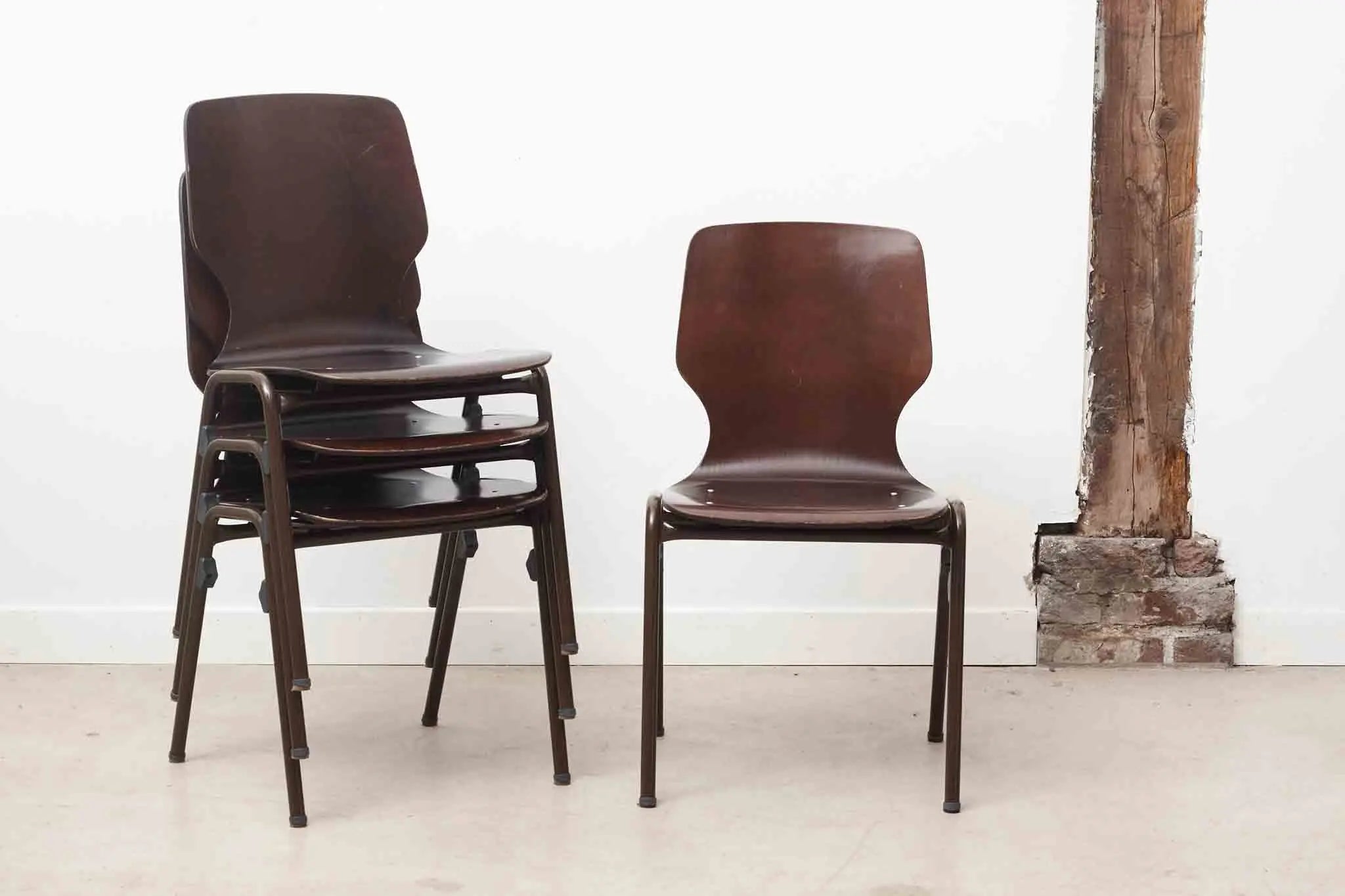 Chaise bistrot échancrée chêne et marron Cartel de Belleville