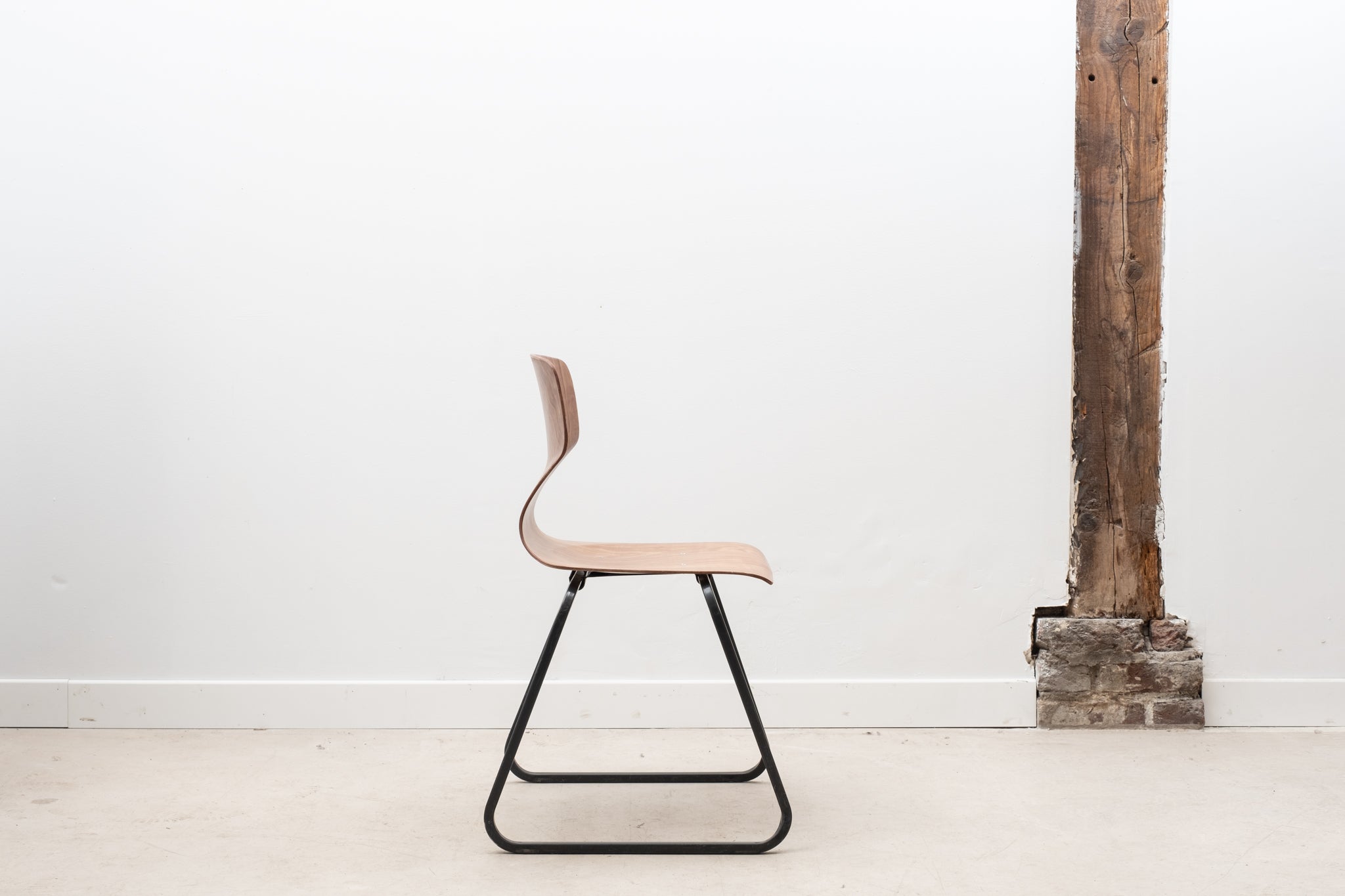 Chaise Galvanitas S23 chêne et gris anthracite