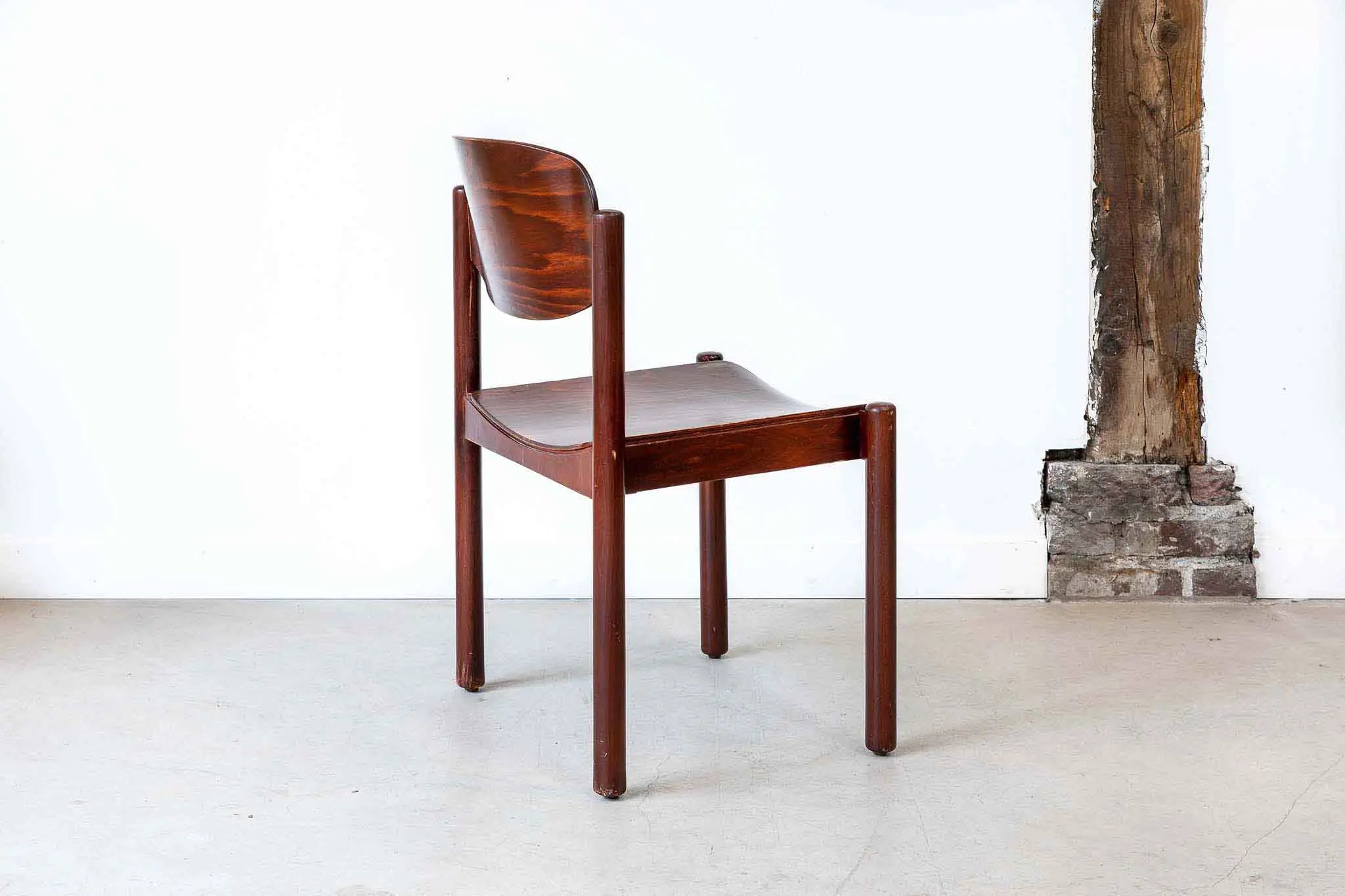 Chaise style scandinave acajou profond Cartel de Belleville