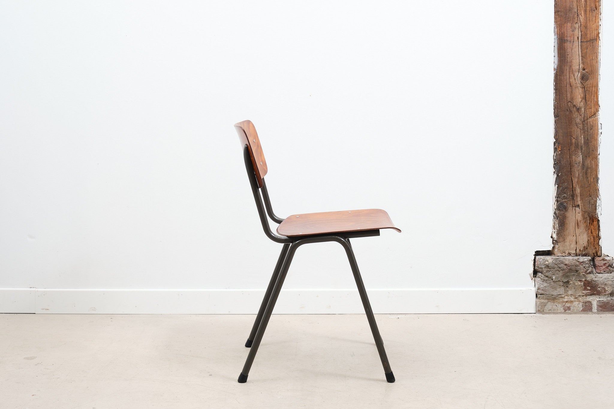 Chaise simple tube chêne / marron