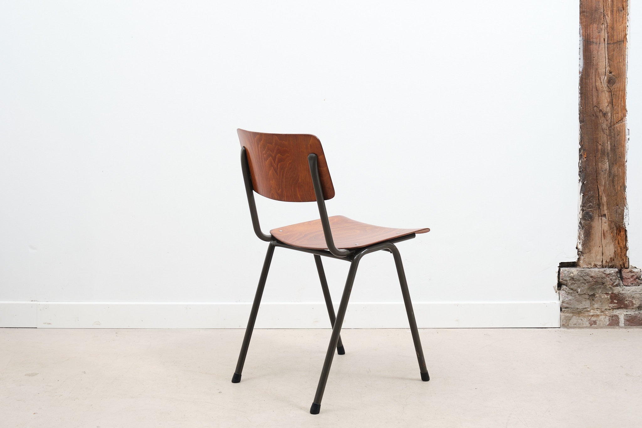 Chaise simple tube chêne / marron