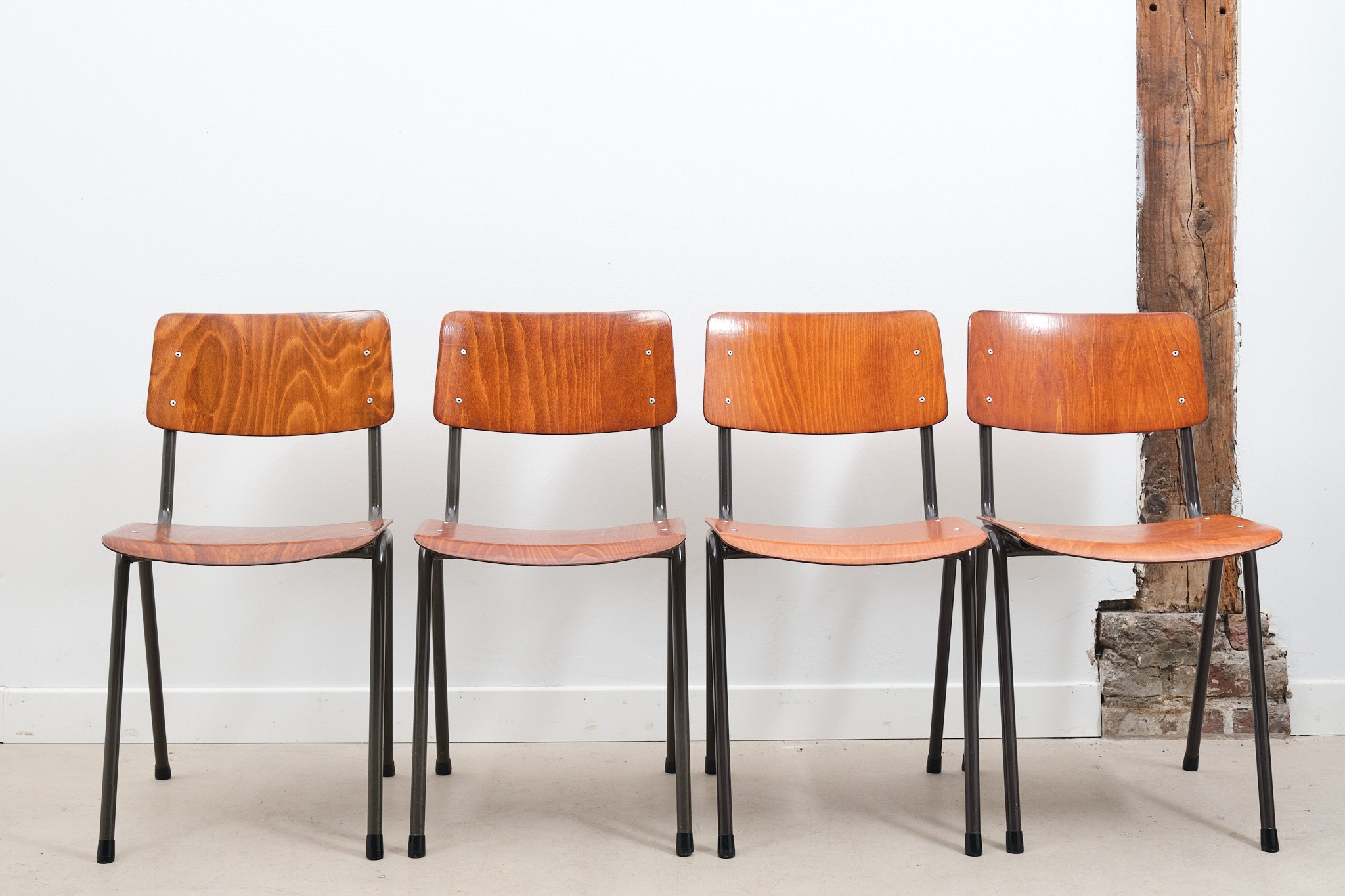 Chaise simple tube chêne / marron