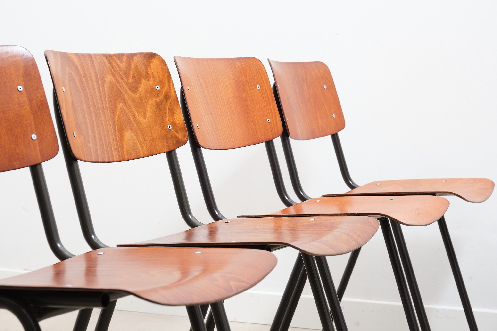 Chaise simple tube chêne / marron