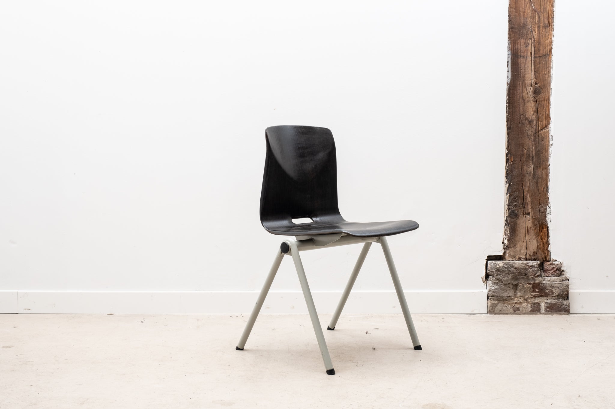 Chaise Galvanitas S30 ébène