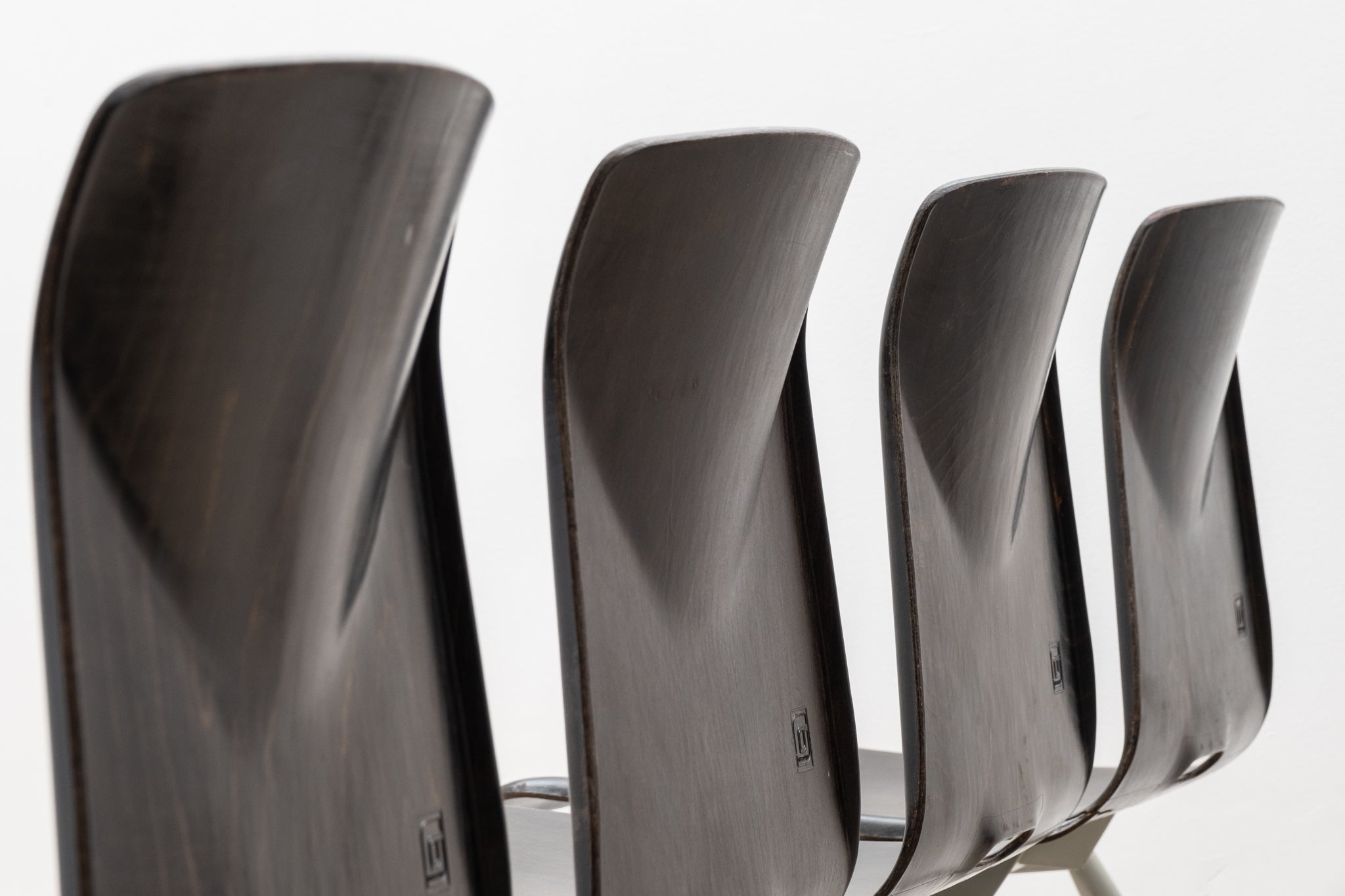 Chaise Galvanitas S30 ébène