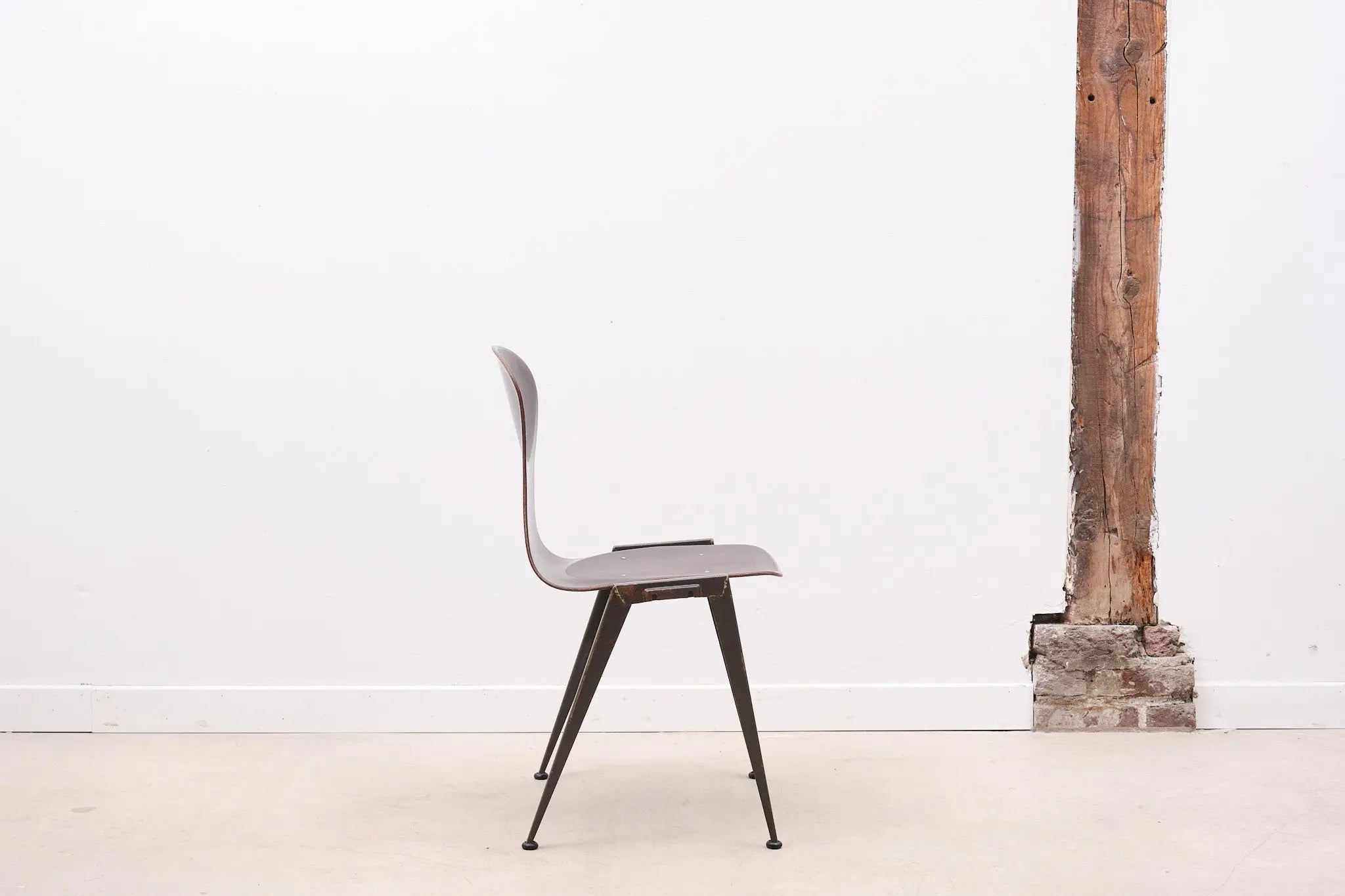 Chaise Presikhaaf bean ébène / anthracite Cartel de Belleville