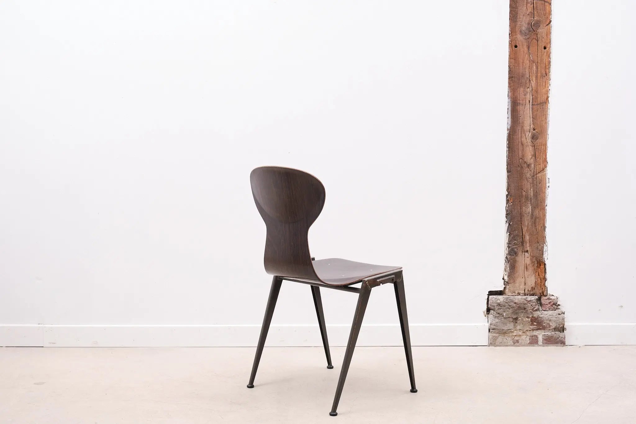 Chaise Presikhaaf bean ébène / anthracite Cartel de Belleville