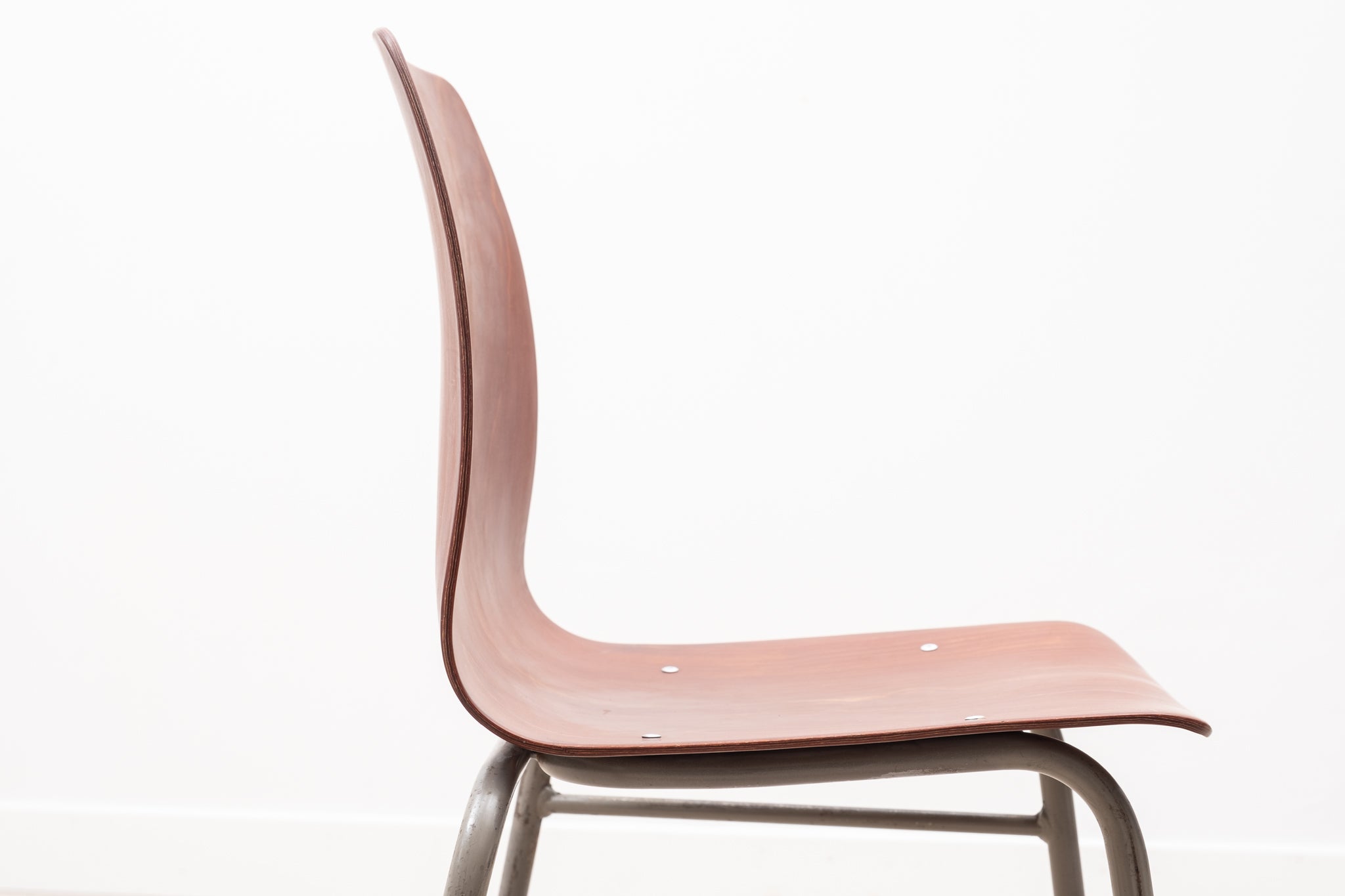 Chaise empilable en pagholz chêne et gris