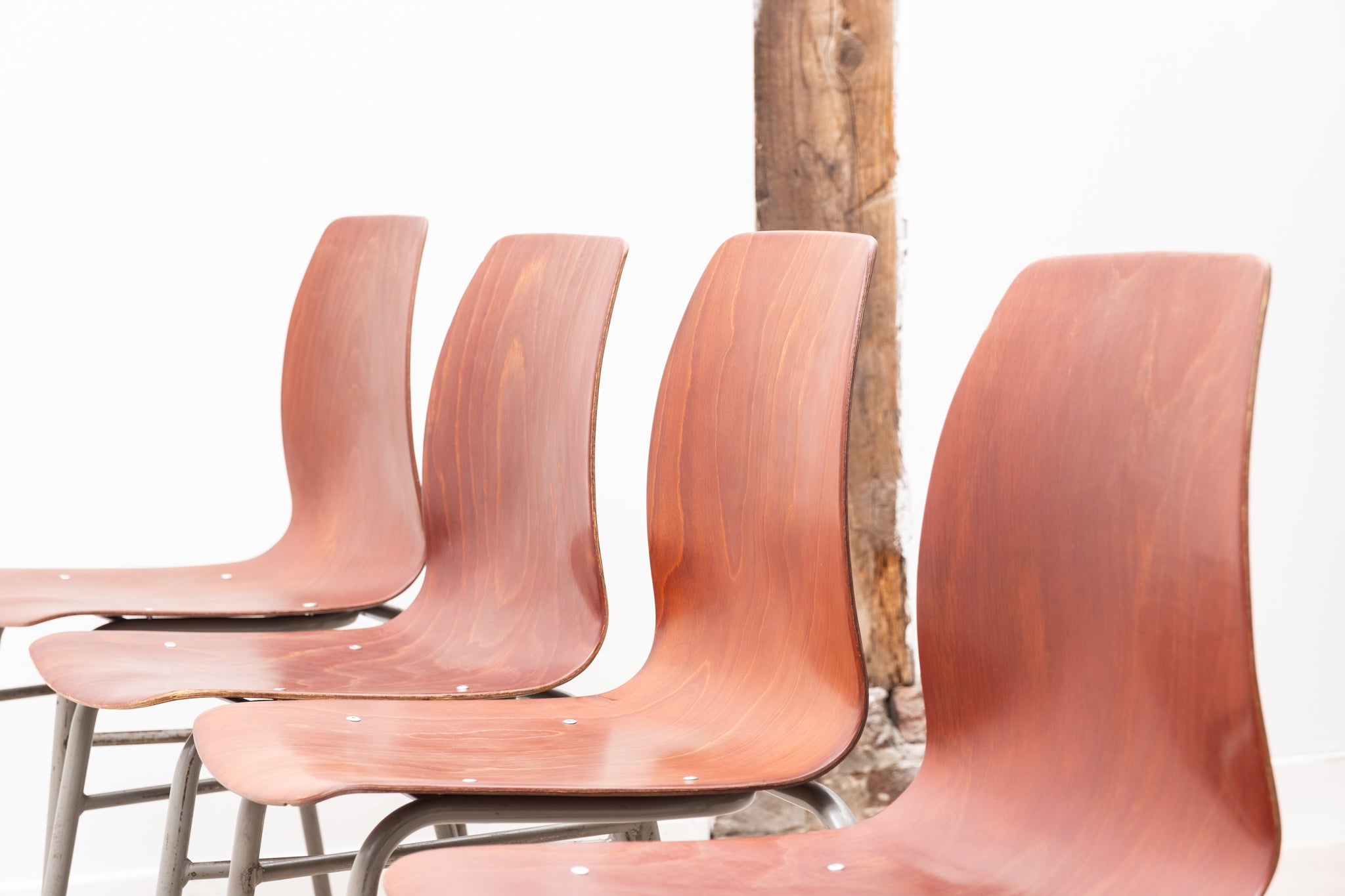 Chaise empilable en pagholz chêne et gris