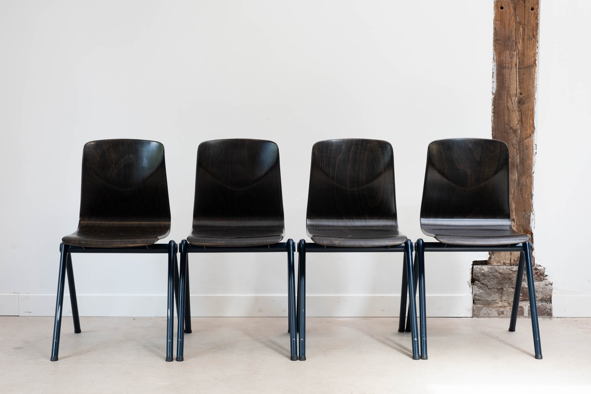 Chaise Galvanitas S30 ébène