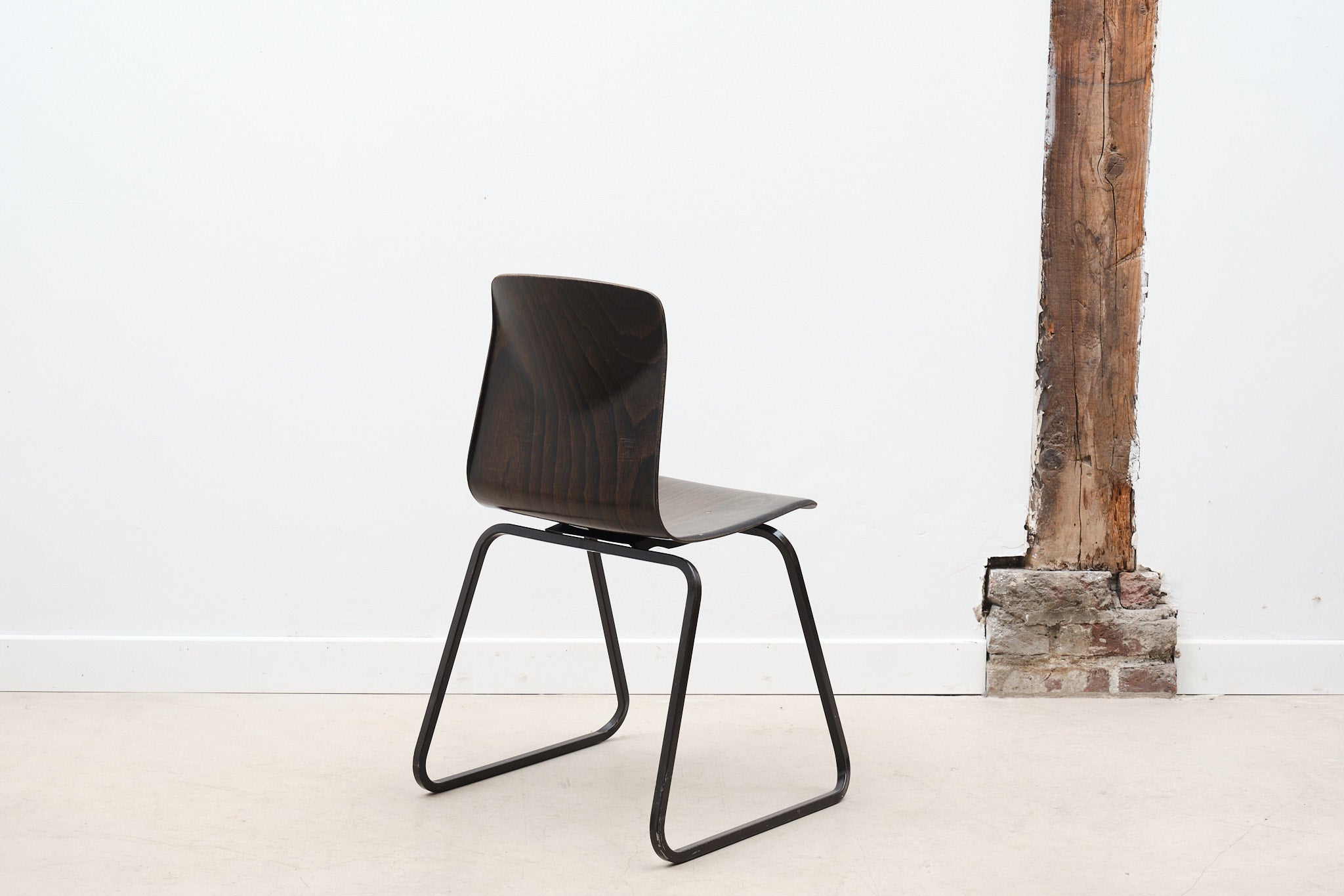 Chaise Galvanitas S23 ébène