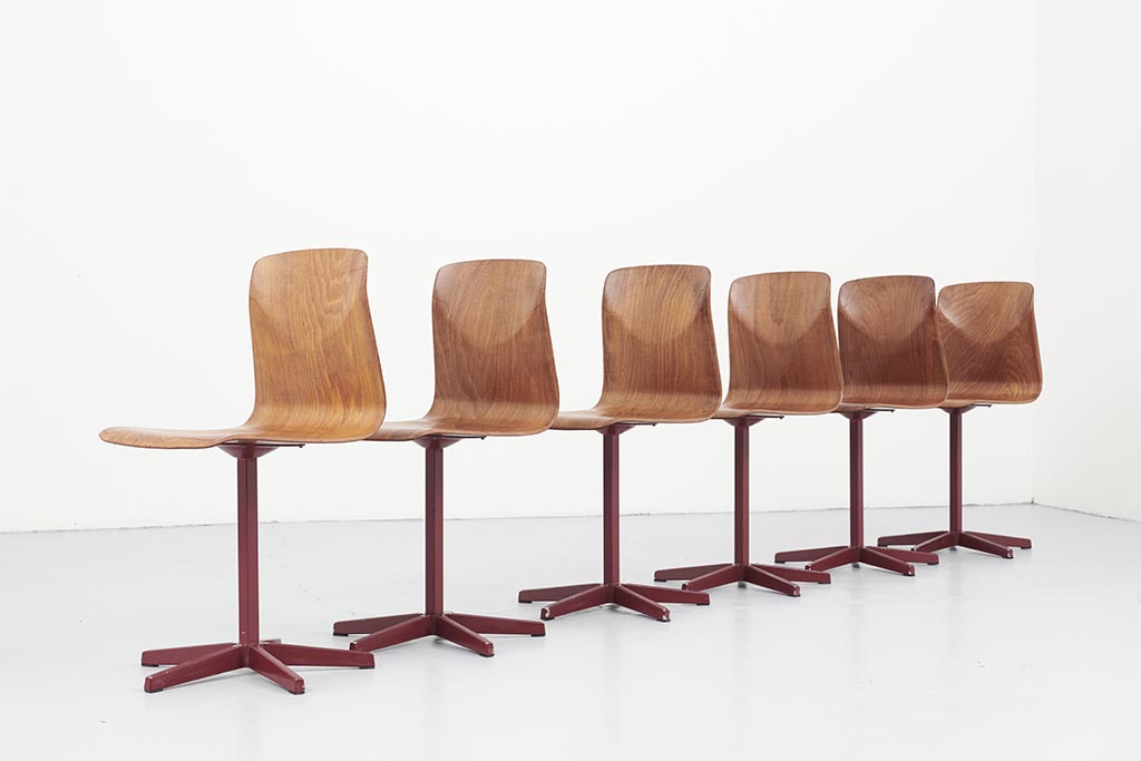 Chaises atelier vintage Galvanitas chêne et carmin