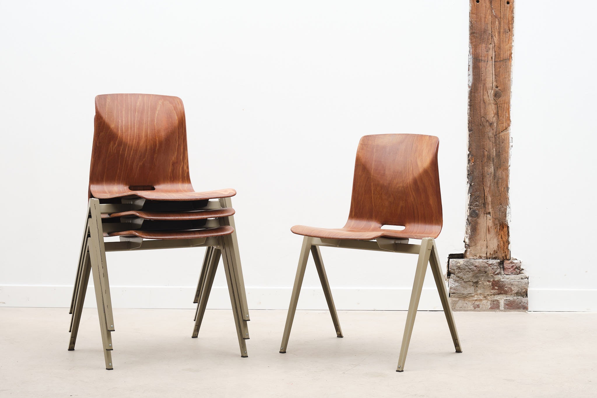 Chaise Galvanitas S22 chêne et beige