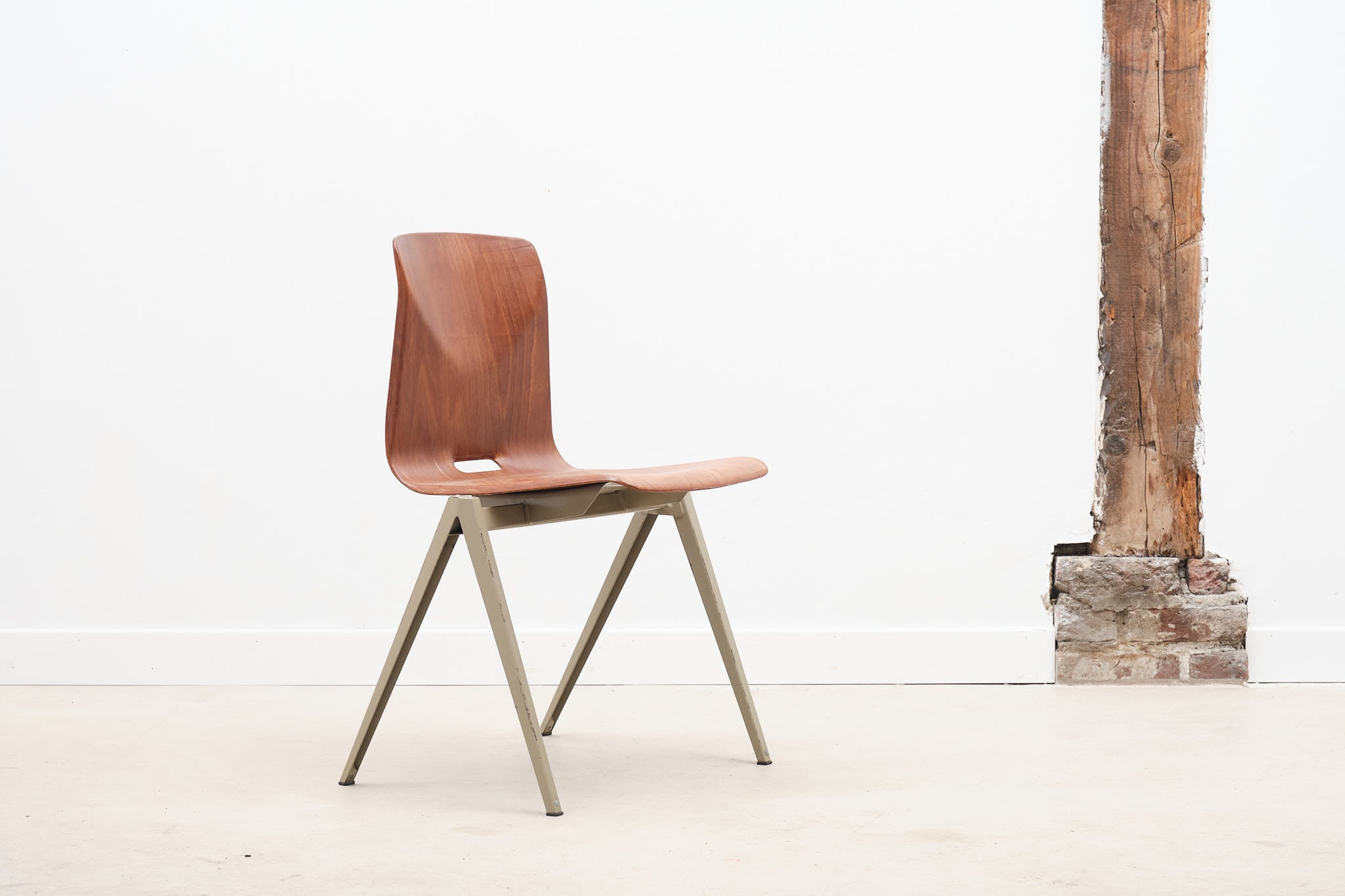 Chaise Galvanitas S22 chêne et beige