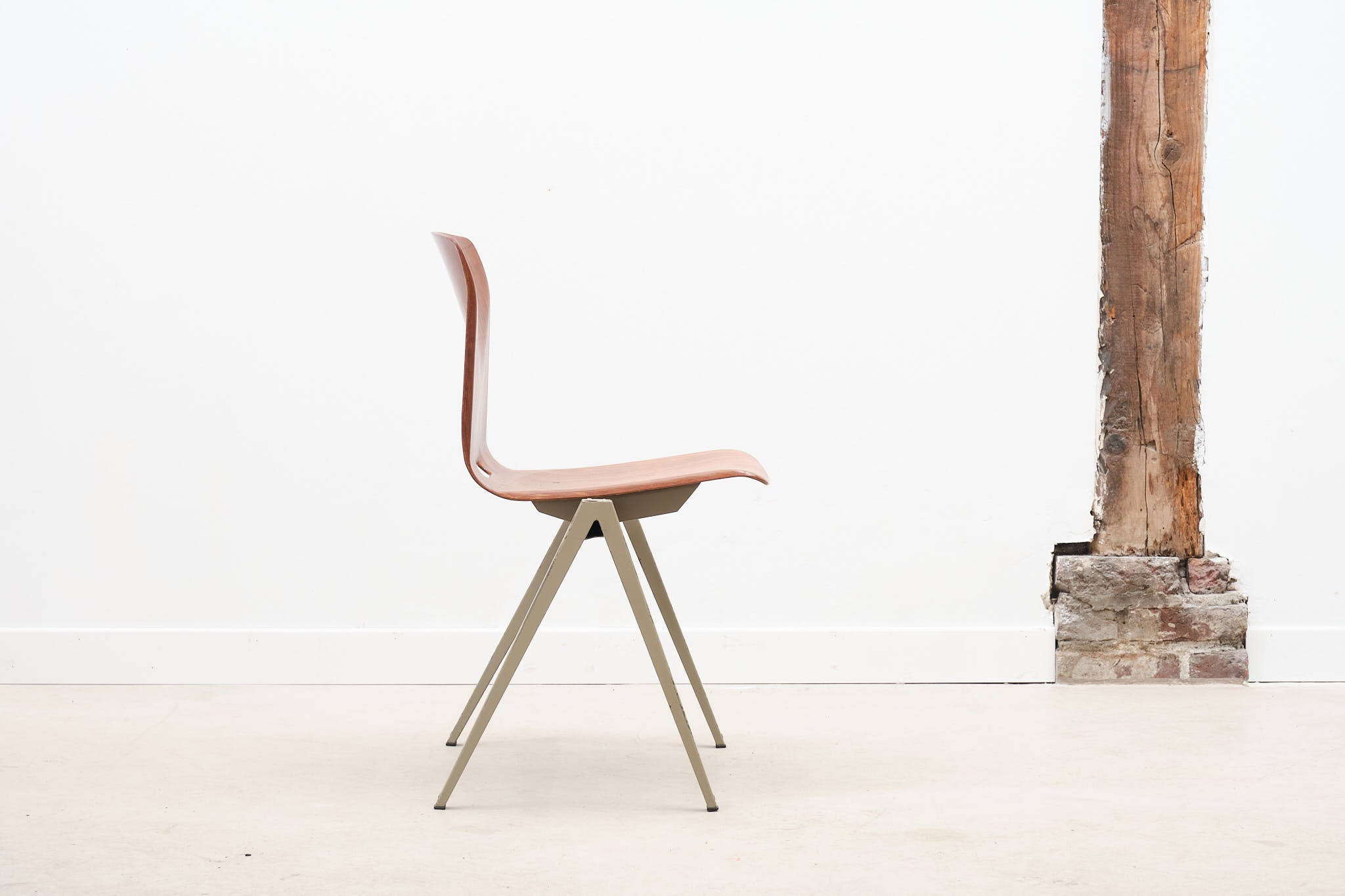 Chaise Galvanitas S22 chêne et beige