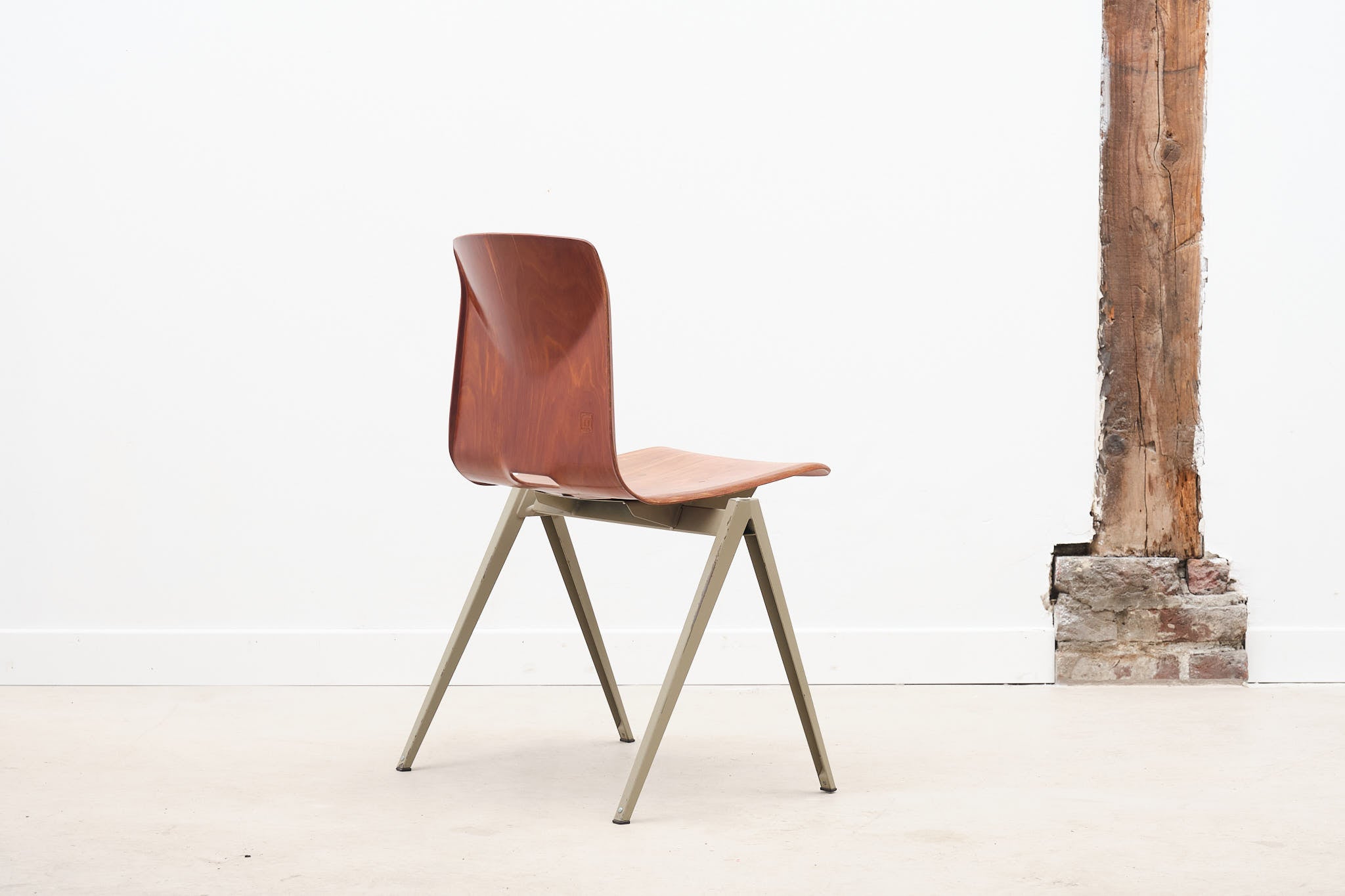 Chaise Galvanitas S22 chêne et beige