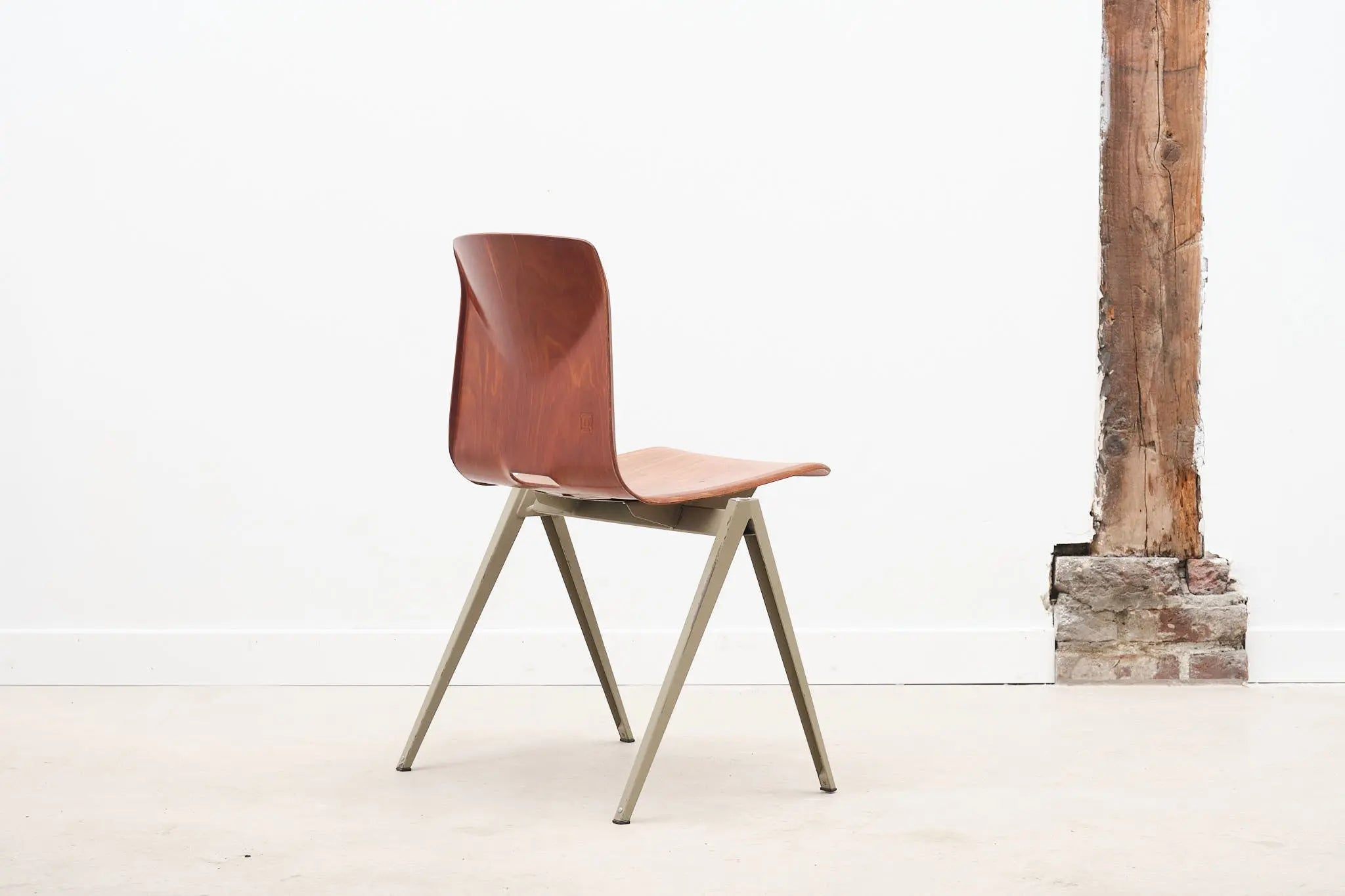 Chaise Galvanitas S22 chêne et beige Cartel de Belleville