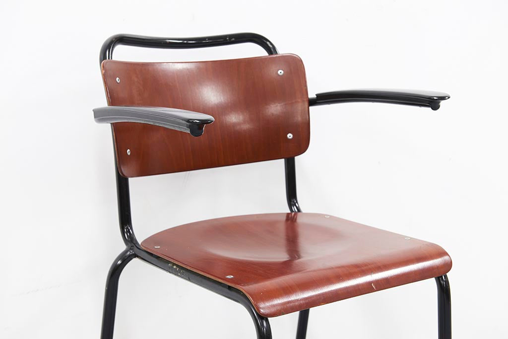 Gispen 206 Accoudoirs - Cartel de Belleville mobilier vintage paris