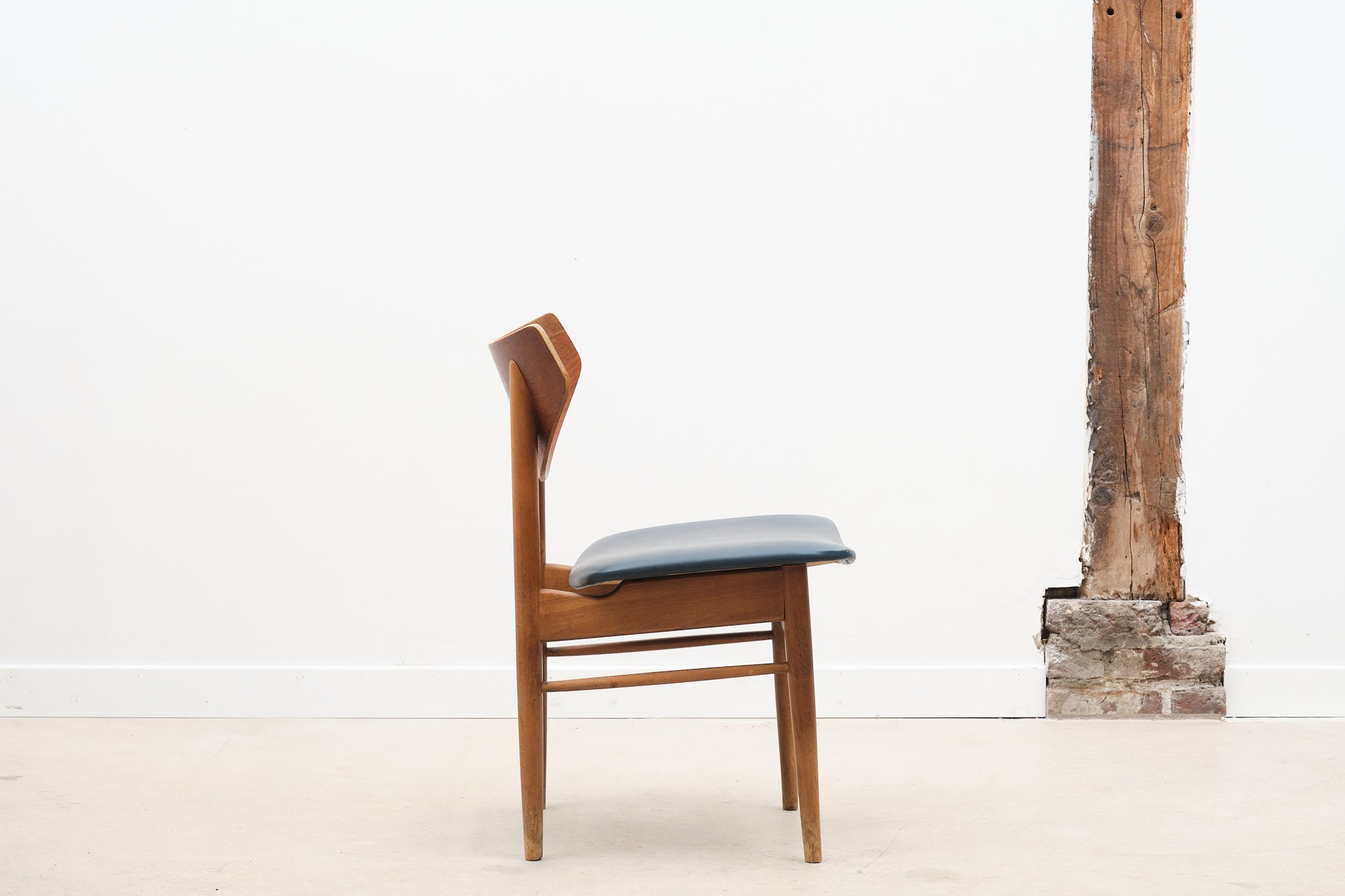 Chaise scandinave colorée